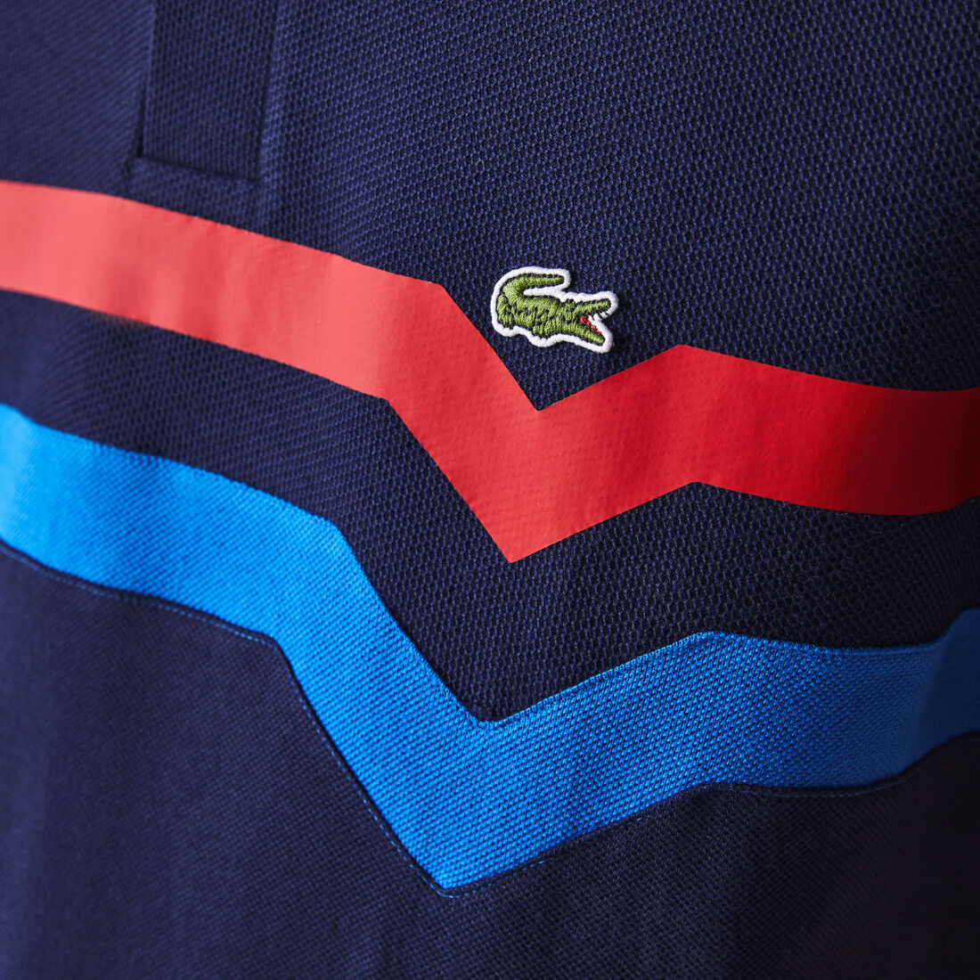 قميص بولو رجالي مصنوع من القطن العضوي بقصة عادية من مجموعة Lacoste قميص بولو رجالي مصنوع من القطن العضوي بقصة عادية من مجموعة Lacoste