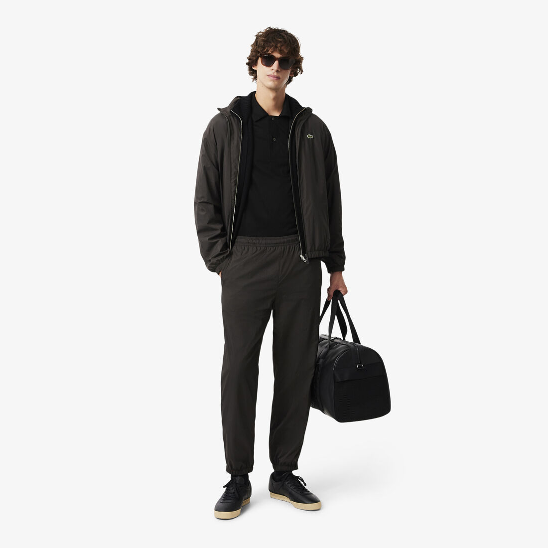 قميص بولو باريس الكلاسيكي المطرز ذو الرقبة المفتوحة قميص بولو باريس الكلاسيكي المطرز ذو الرقبة المفتوحة