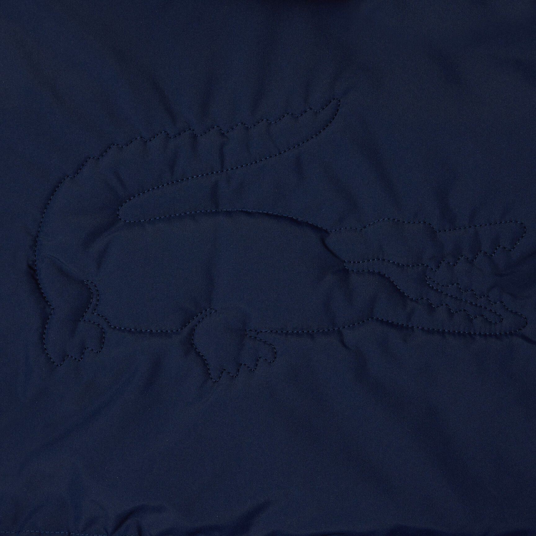 سترة منتفخة بغطاء رأس مع جلد تمساح في الخلف