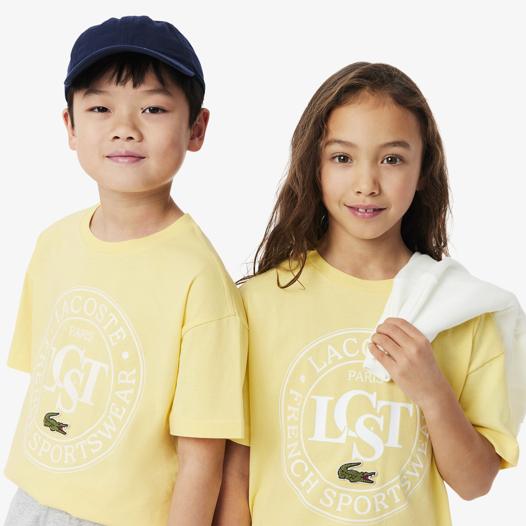 تي شيرت قطني بشارة بلون مغاير