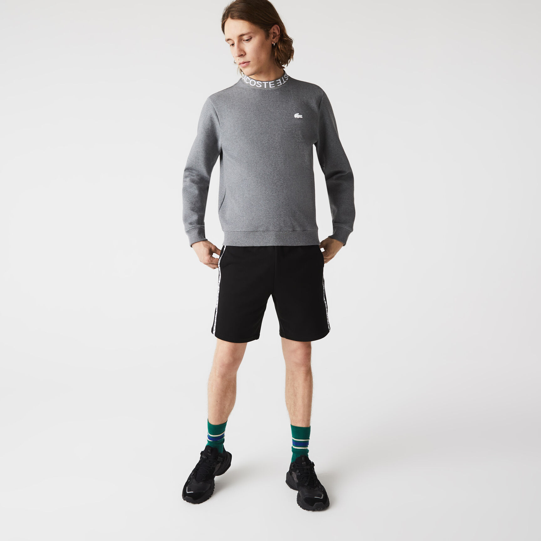 شورت برمودا من الصوف بحروف من Lacoste للرجال شورت برمودا من الصوف بحروف من Lacoste للرجال