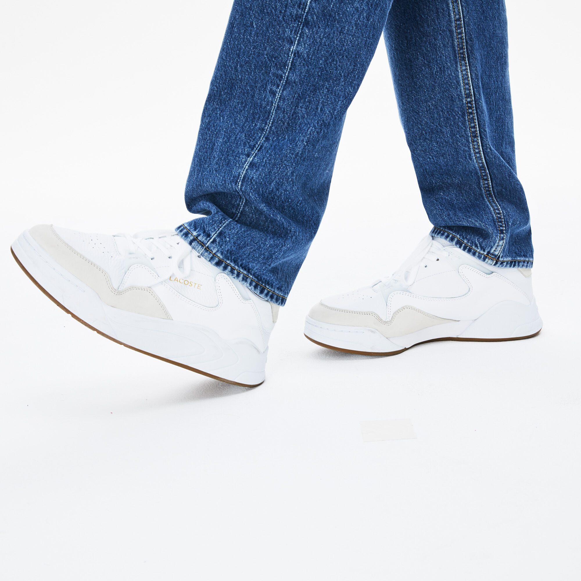 حذاء رياضي للرجال من الجلد بدرجات لون واحد متناغمة من مجموعة Court Slam