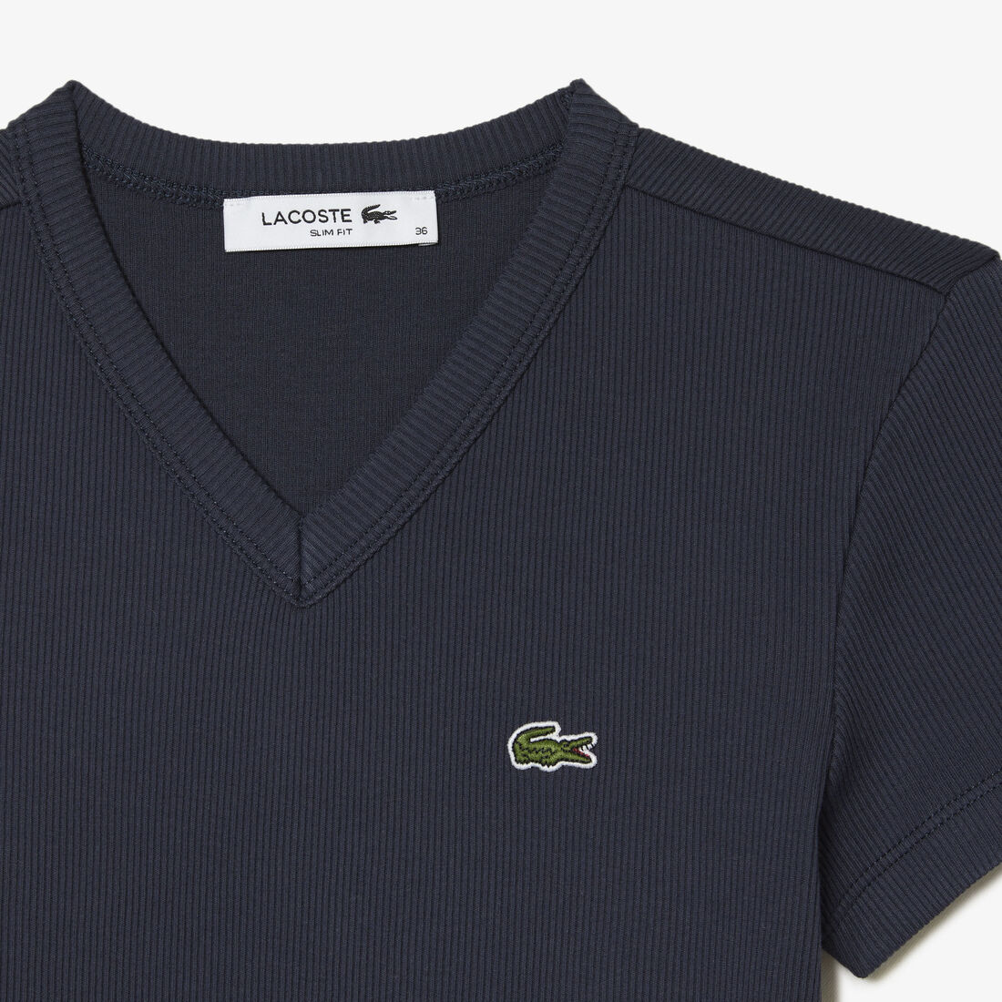 تيشيرت لاكوست قطن عضوي بقصة ضيقة وفتحة رقبة V للنساء تيشيرت لاكوست قطن عضوي بقصة ضيقة وفتحة رقبة V للنساء