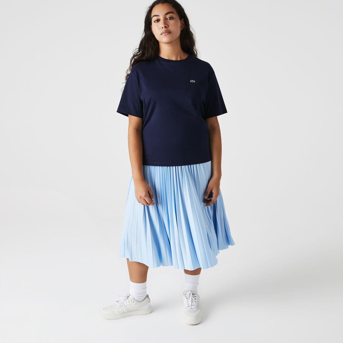 تي شيرت قطن بقصّة فضفاضة وفتحة رقبة على شكل حرف V للنساء تي شيرت قطن بقصّة فضفاضة وفتحة رقبة على شكل حرف V للنساء