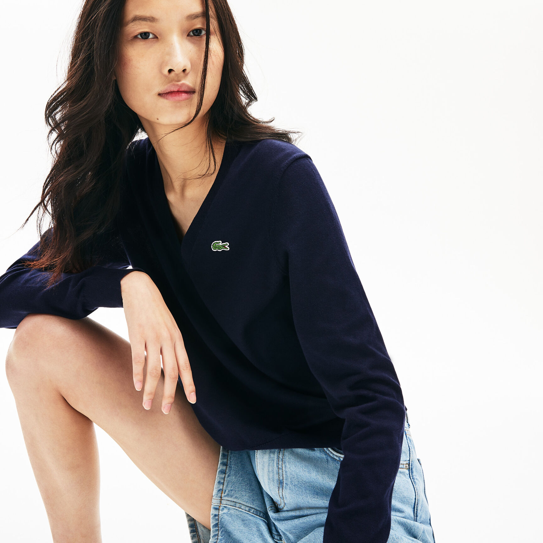 قميص ثقيل للسيدات من القطن الخالص بفتحة رقبة على شكل حرف V قميص ثقيل للسيدات من القطن الخالص بفتحة رقبة على شكل حرف V