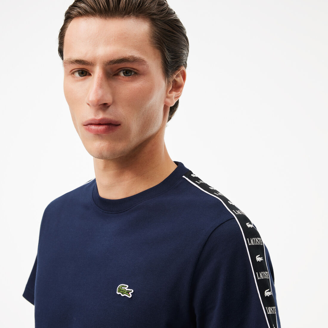 تي شيرت قطن جيرسي مخطط بشعار الماركة تي شيرت قطن جيرسي مخطط بشعار الماركة