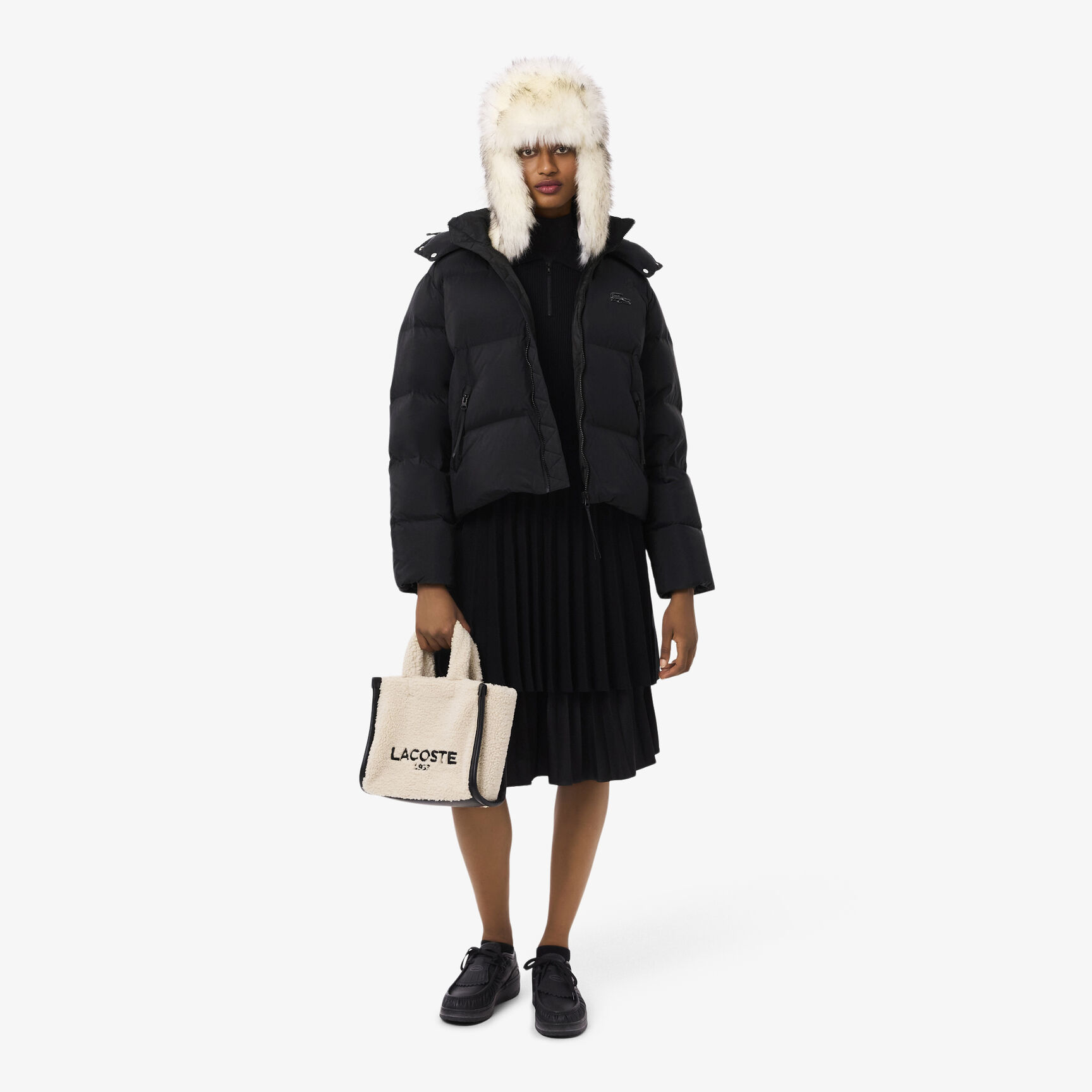 سترة مبطنة بغطاء للرأس بتصميم مريح