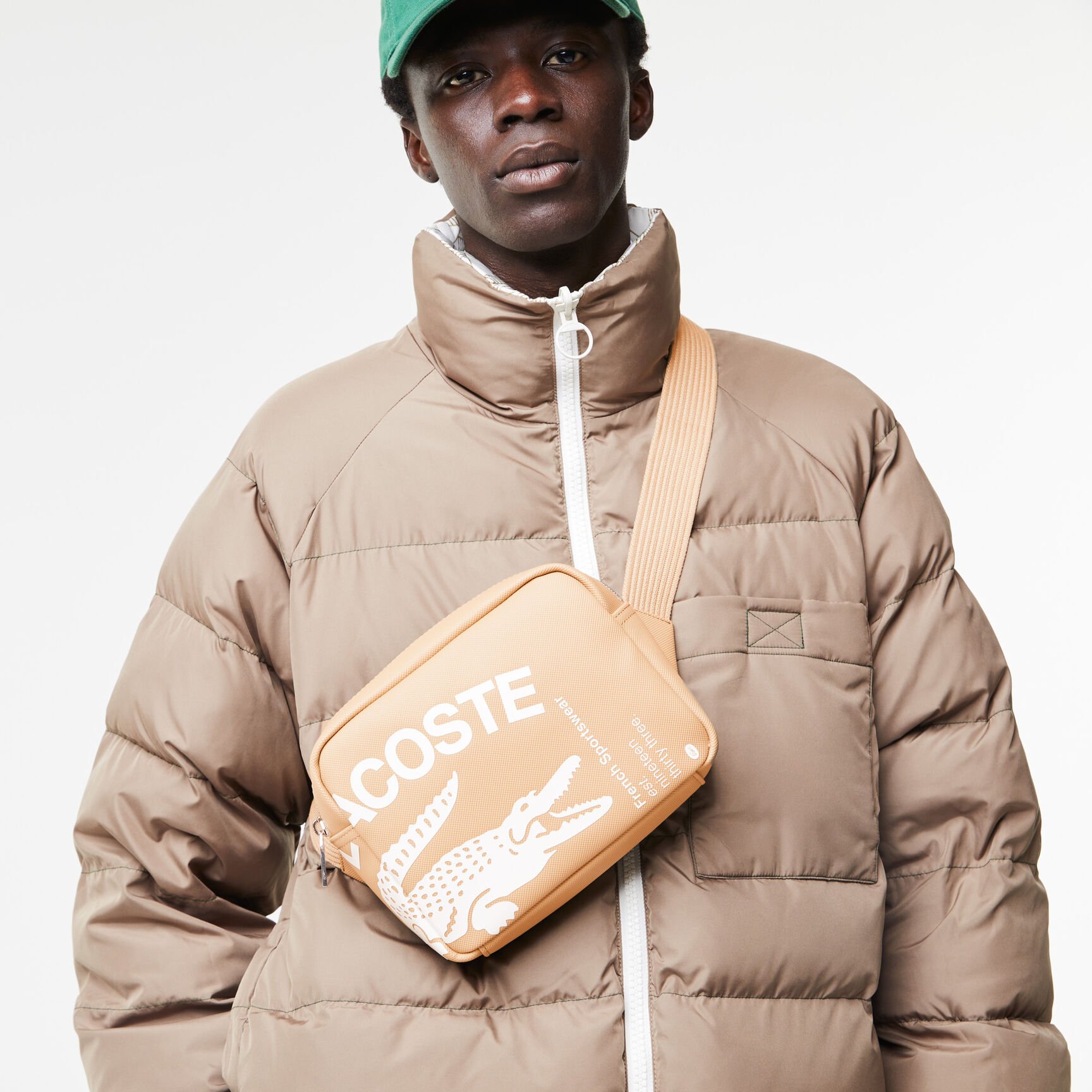 حقيبة ريبورتر مستطيلة بشعار الماركة بلون مغاير للرجال حقيبة ريبورتر مستطيلة بشعار الماركة بلون مغاير للرجال