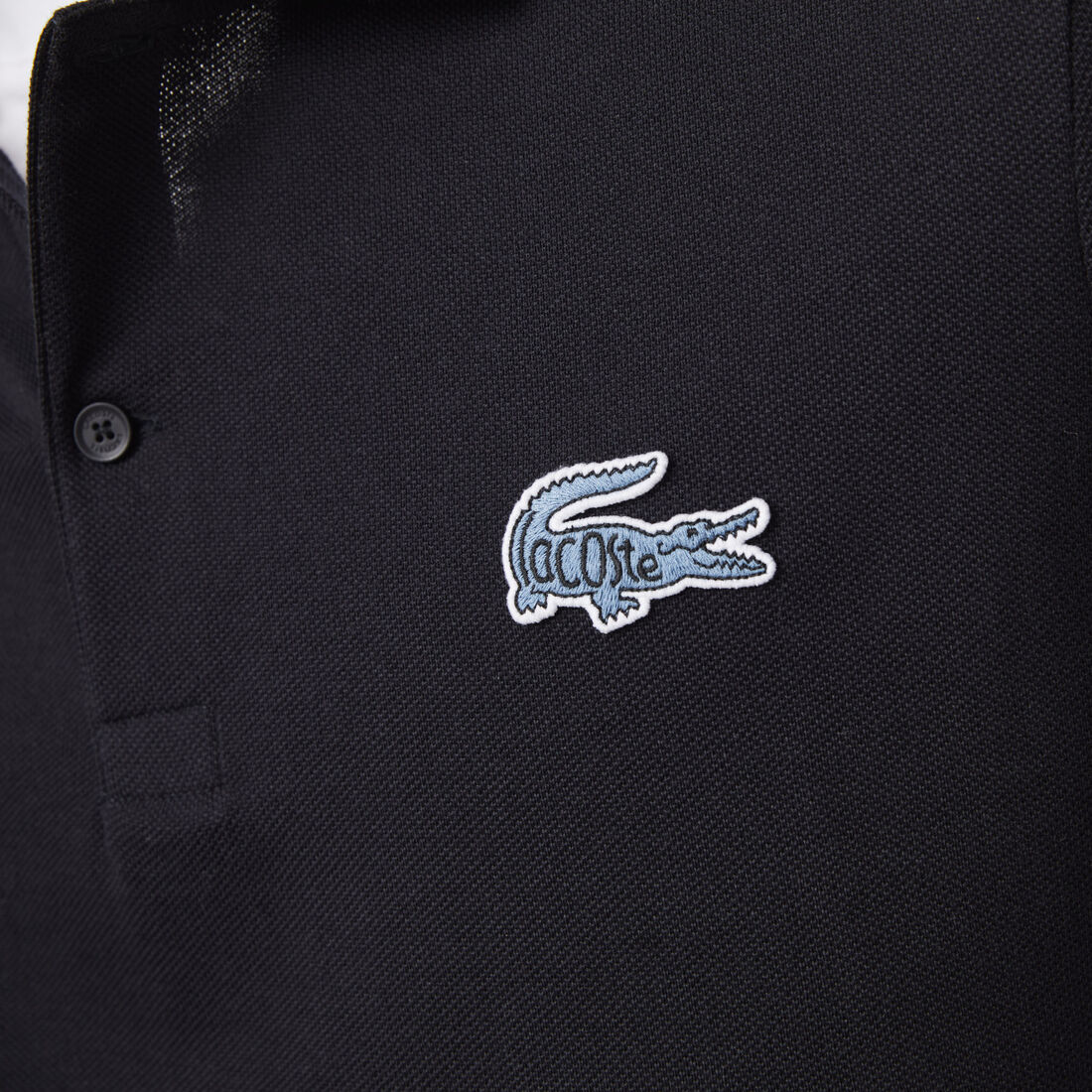 قميص بولو من بيكيه القطن للرجال بقصة عادية وشارة قميص بولو من بيكيه القطن للرجال بقصة عادية وشارة