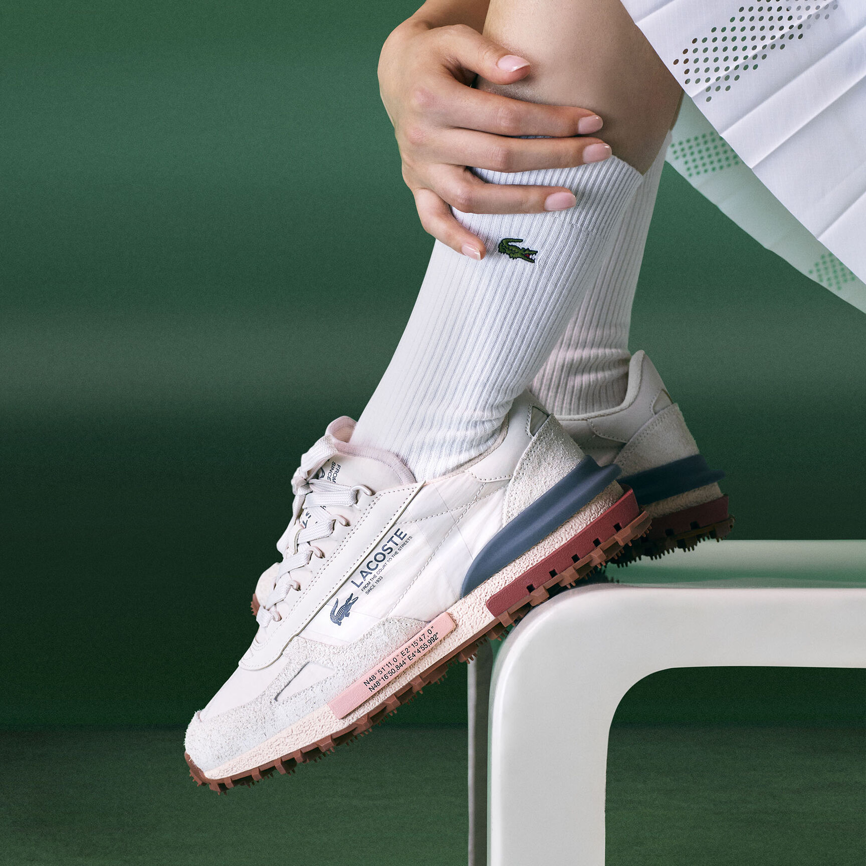 حذاء رياضي إيليت أكتف نسائي من الجلد