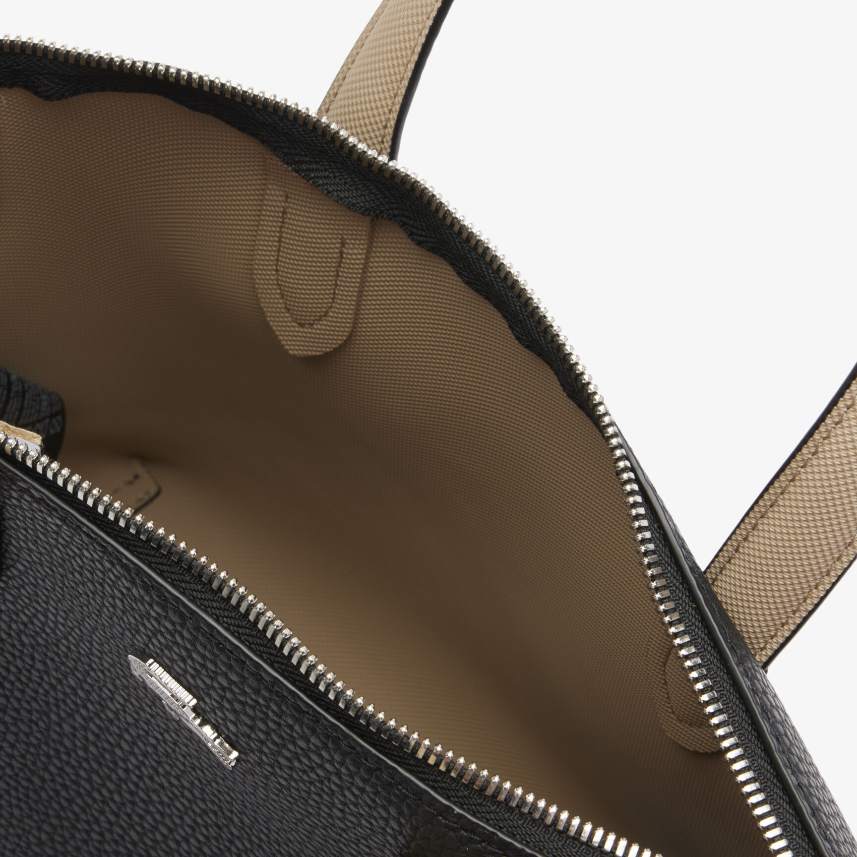 حقيبة آنا الصغيرة