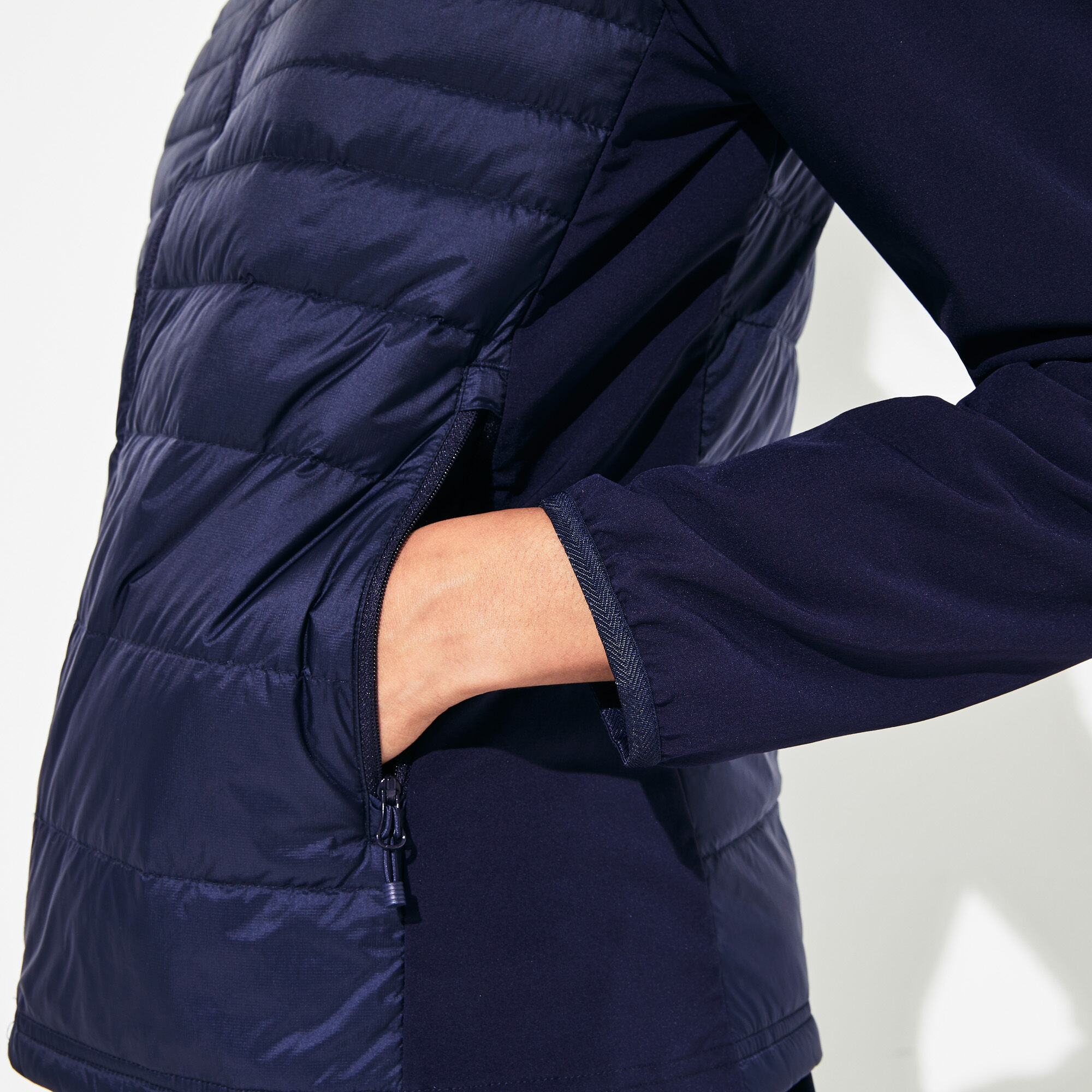 جاكيت جولف معالج ببطانة زغب للنساء مجموعة Lacoste SPORT جاكيت جولف معالج ببطانة زغب للنساء مجموعة Lacoste SPORT