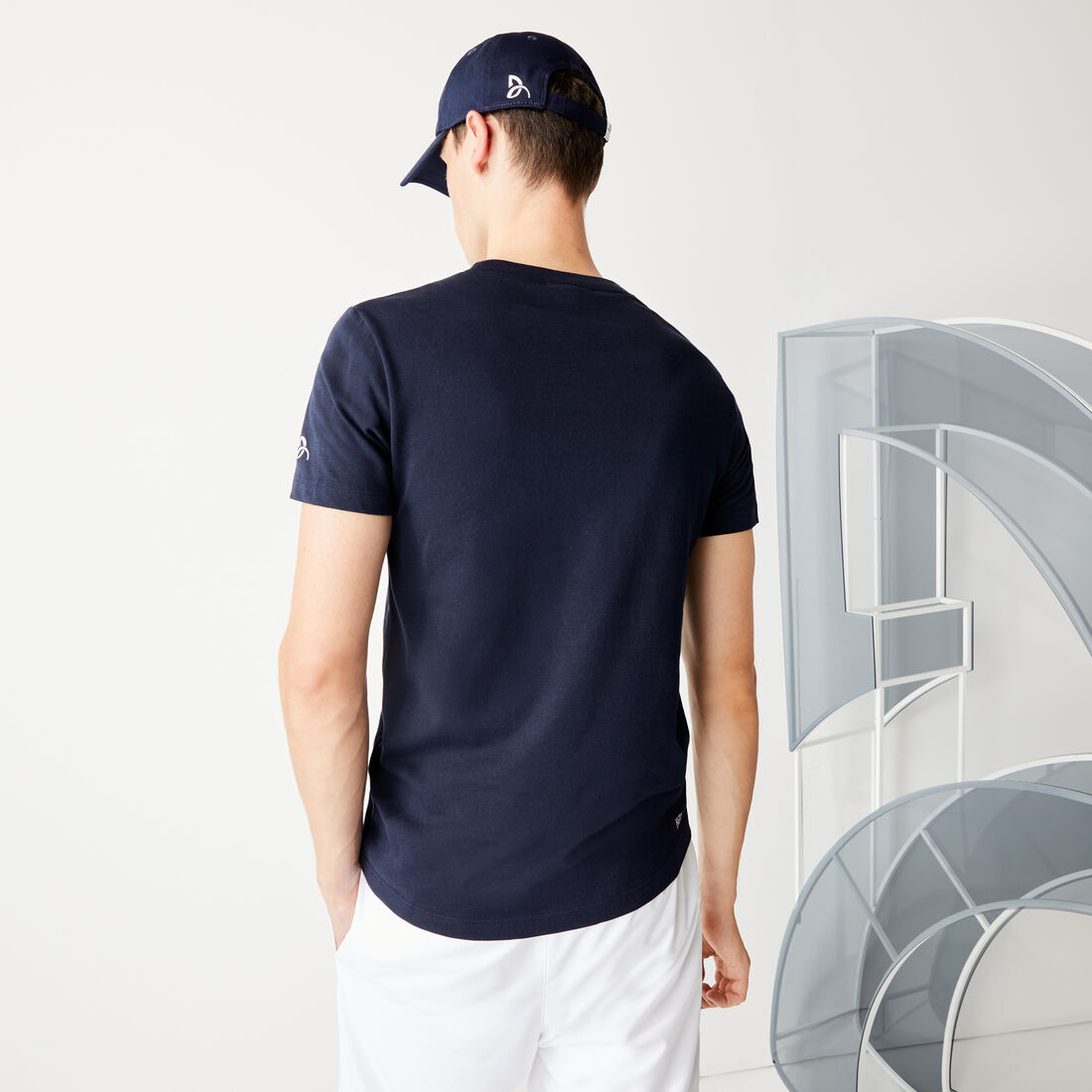 تي شيرت قطن مسامي من مجموعة Lacoste SPORT بالتعاون مع تصميم Youssef SY للرجال تي شيرت قطن مسامي من مجموعة Lacoste SPORT بالتعاون مع تصميم Youssef SY للرجال