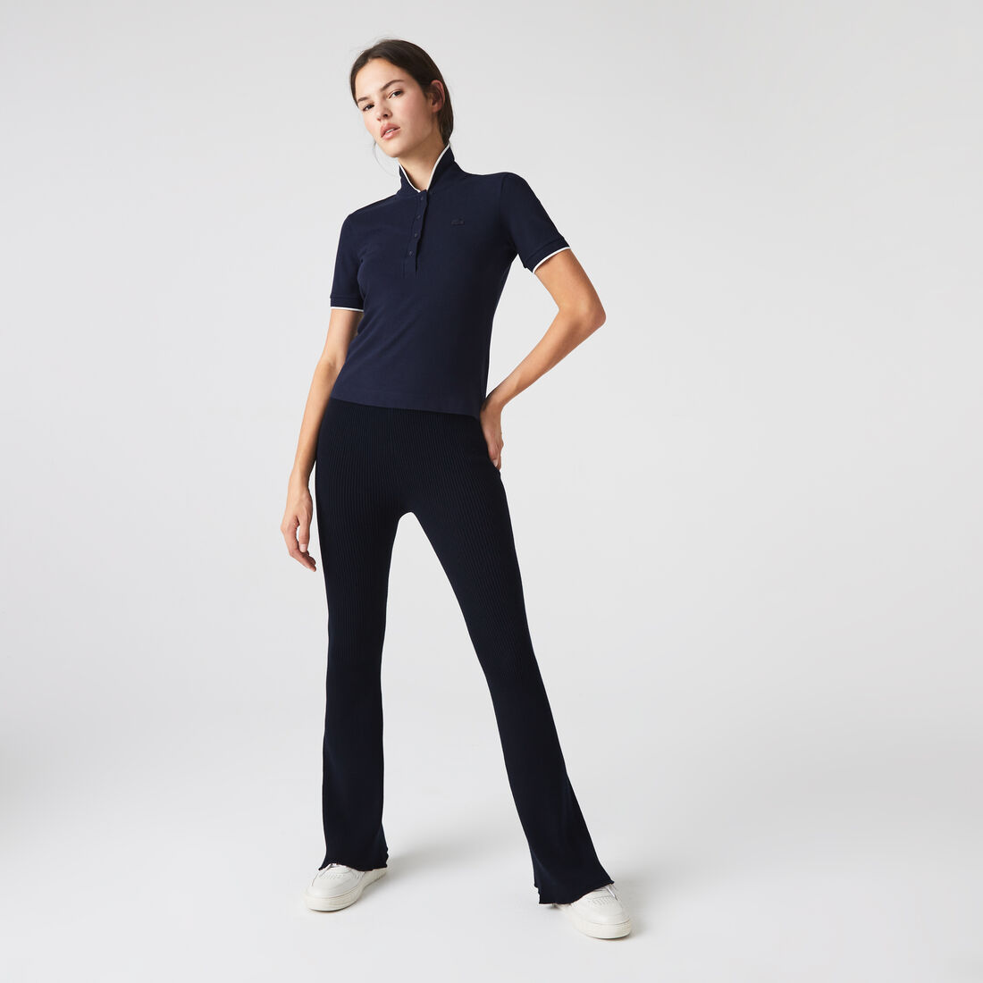 تيشيرت بولو لاكوست بيكيه انسيابي بياقة مخططة وقصة ضيقة للنساء تيشيرت بولو لاكوست بيكيه انسيابي بياقة مخططة وقصة ضيقة للنساء