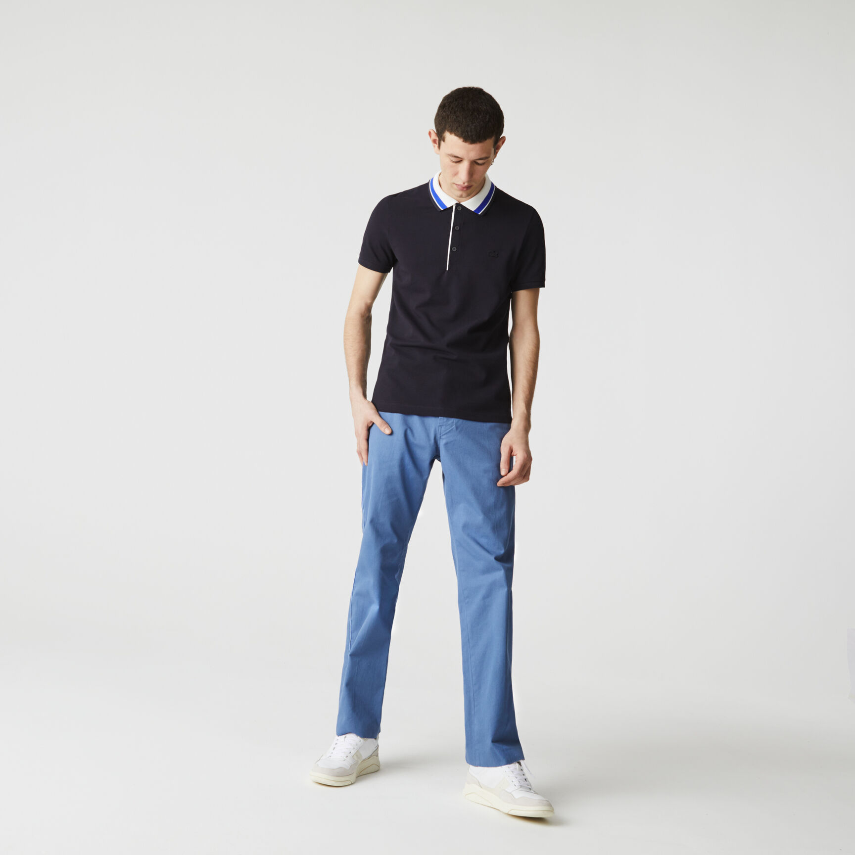 قميص بولو من بيكيه القطن للرجال بياقة مقلمة وقصة ضيقة قميص بولو من بيكيه القطن للرجال بياقة مقلمة وقصة ضيقة