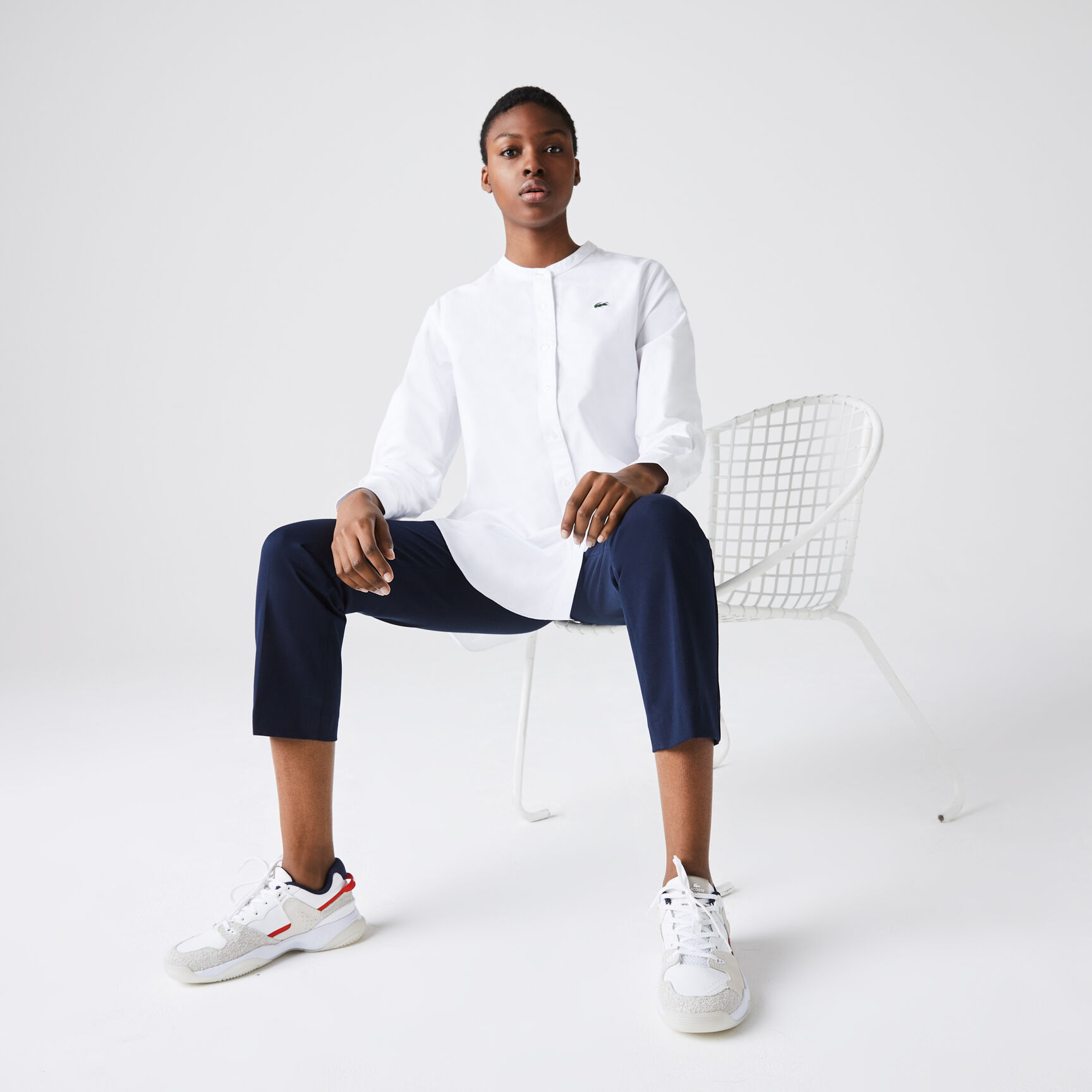 قميص قطن أكسفورد للنساء بقصة عادية وياقة ماندرين