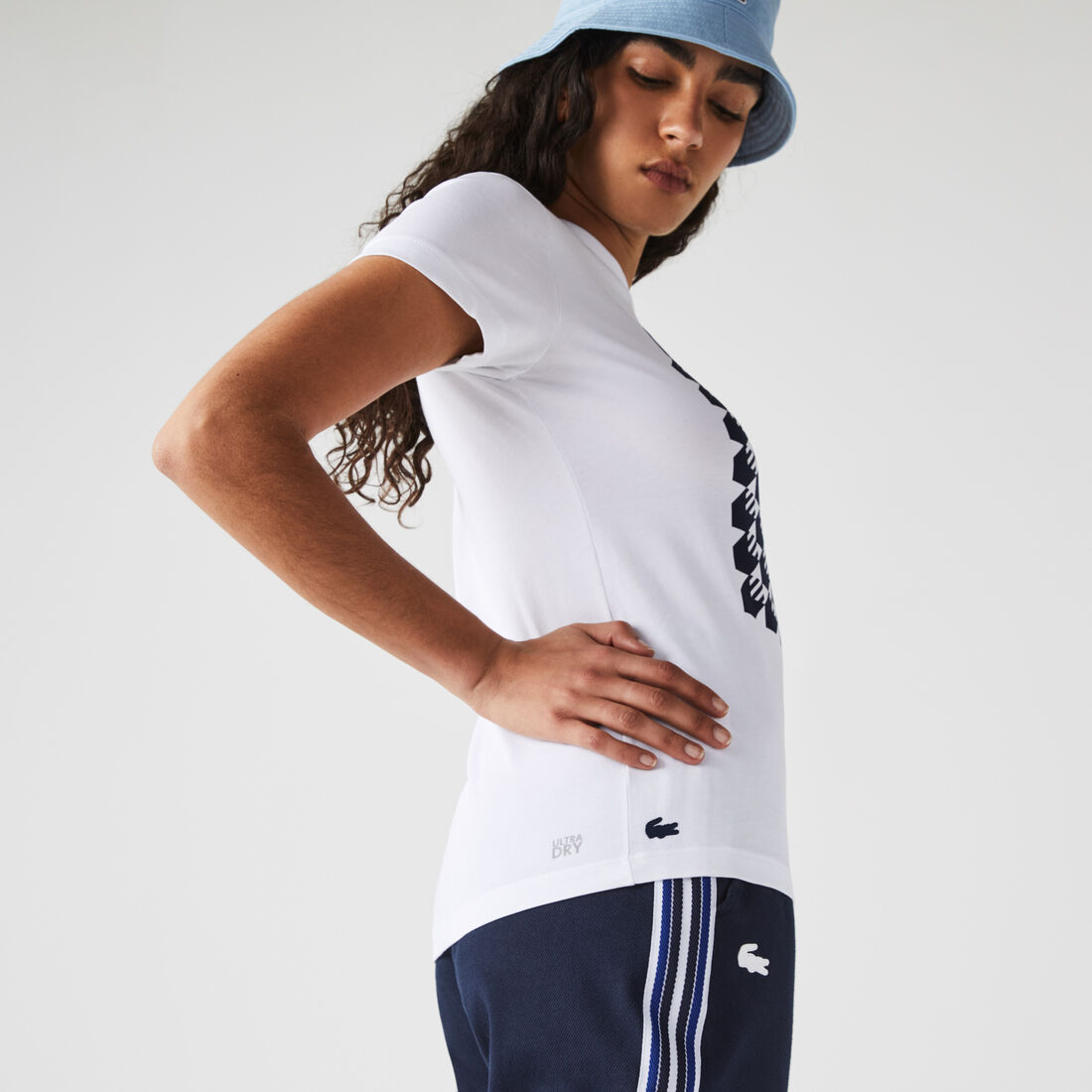 تيشيرت نسائي من مجموعة Lacoste SPORT يسمح بمرور الهواء ومزين بنقشة مربعات تيشيرت نسائي من مجموعة Lacoste SPORT يسمح بمرور الهواء ومزين بنقشة مربعات