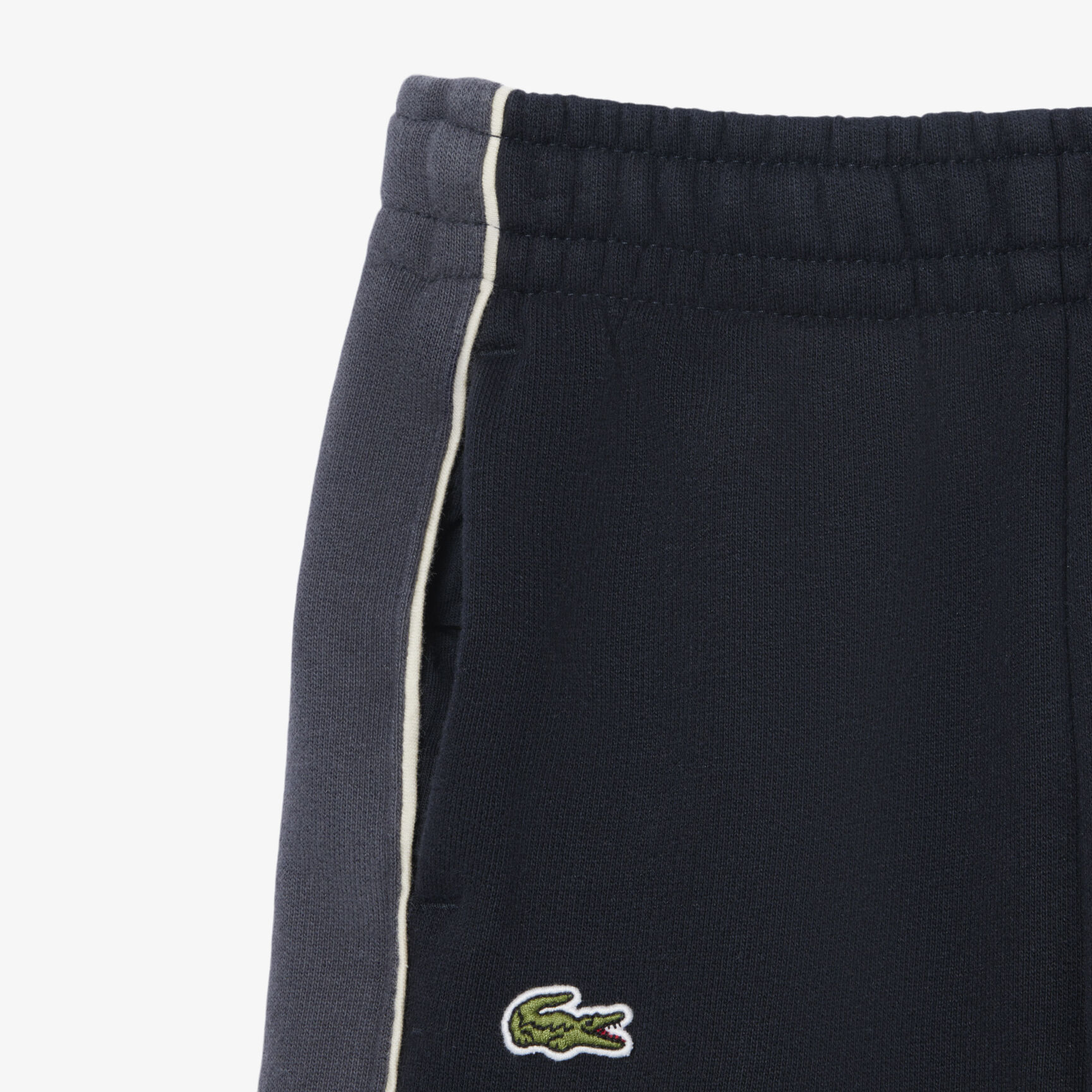 شورتات صوفية بألوان متداخلة شورتات صوفية بألوان متداخلة