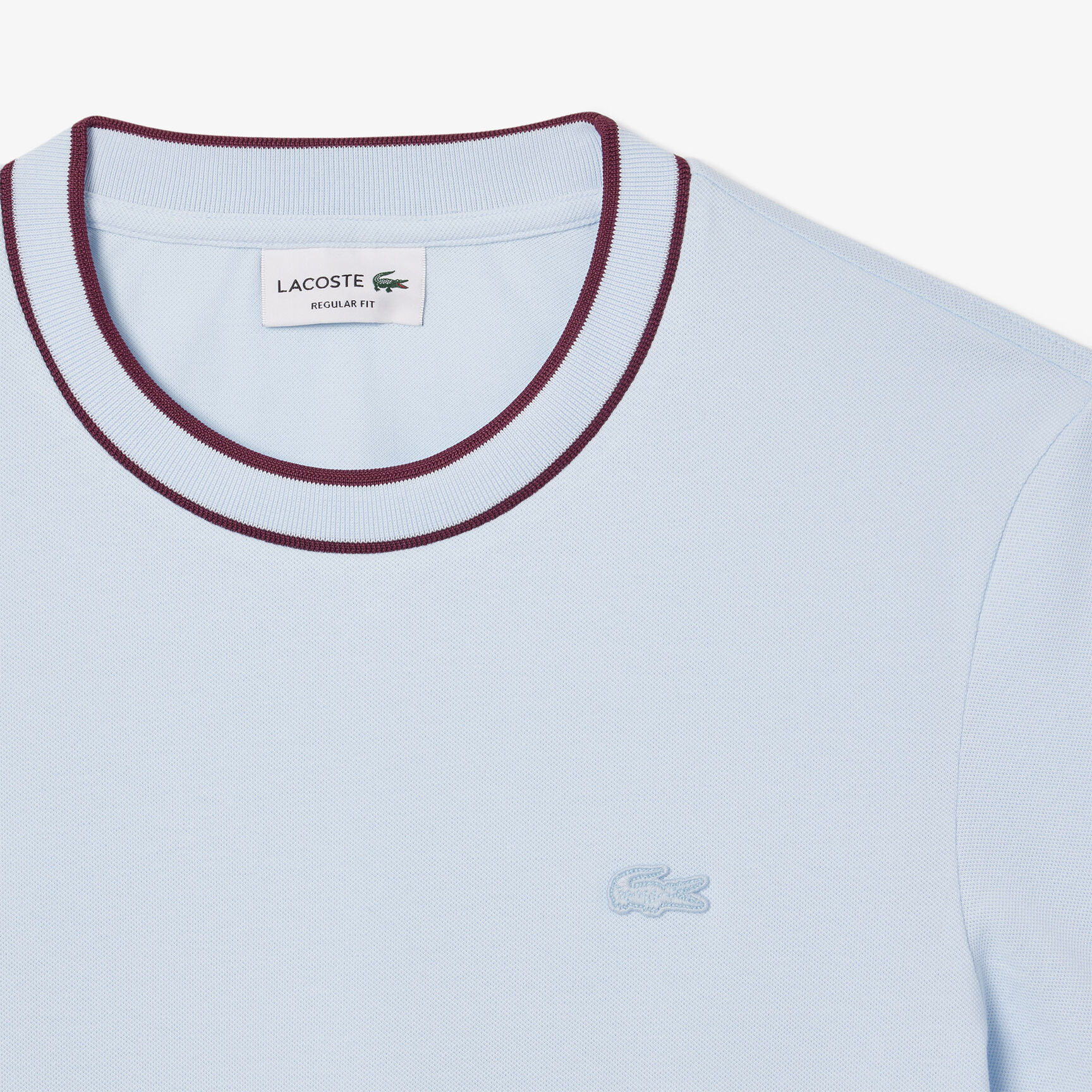 تي شيرت بياقة مخططة من بيكيه