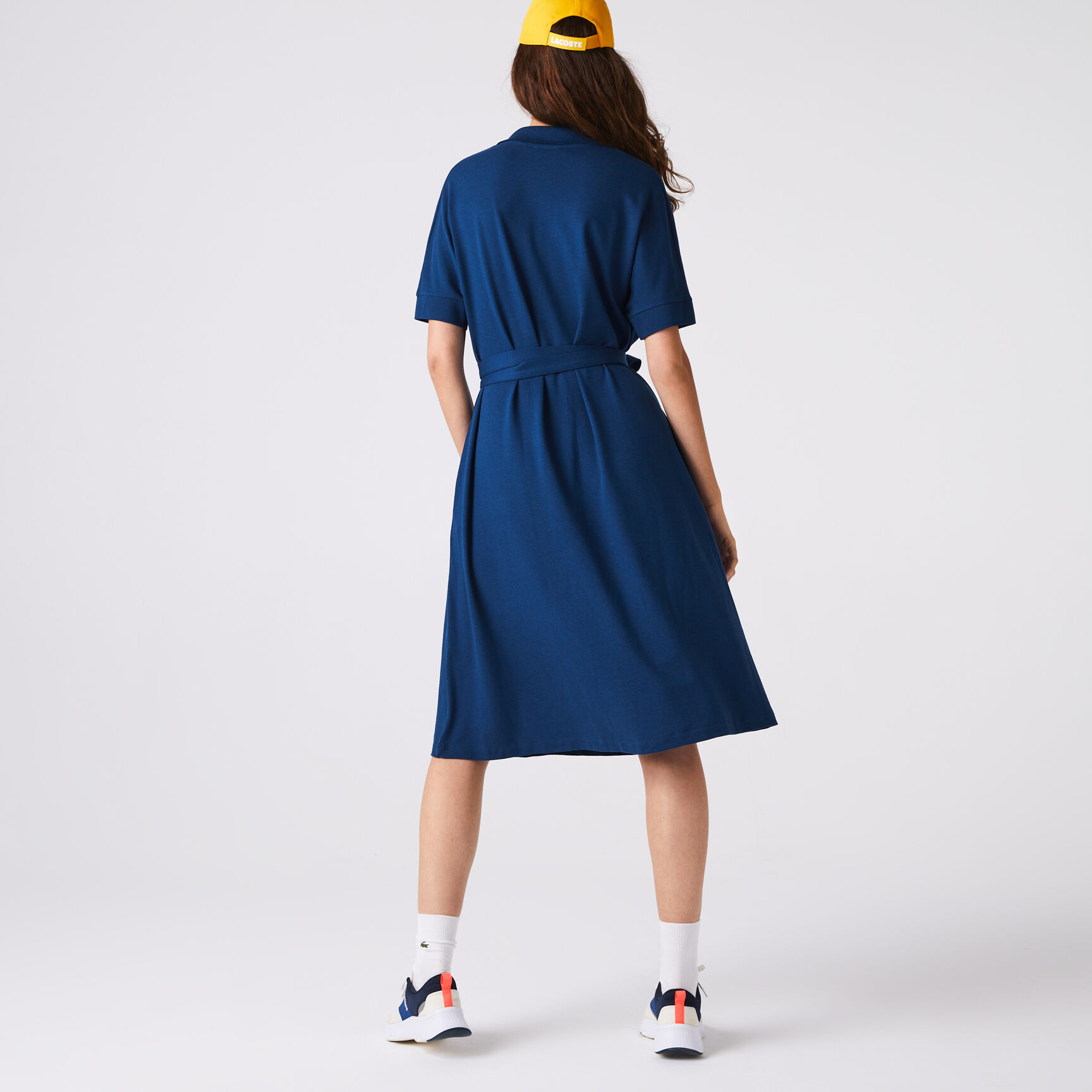 فستان بولو بيكيه بقصة واسعة وفتحة رقبة حرف V&rlm; للنساء