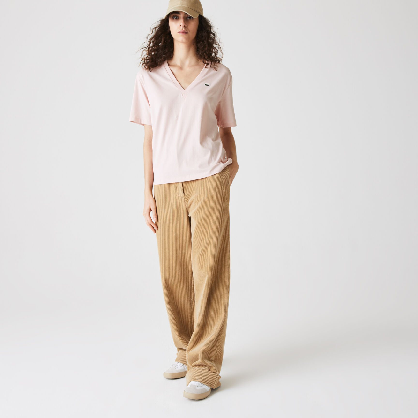 تي شيرت من القطن الفاخر بفتحة رقبة على شكل حرف V للنساء