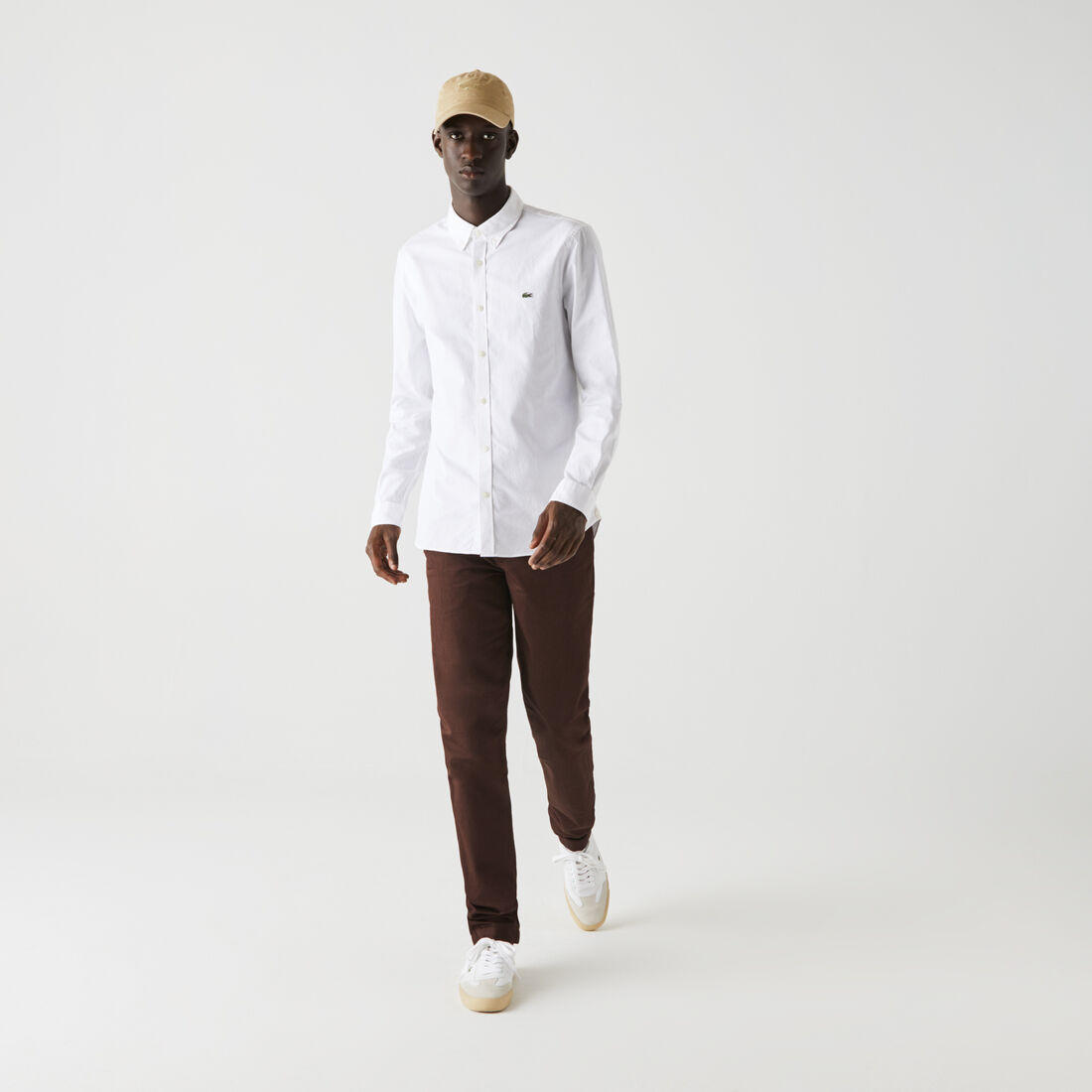 قميص من قطن أكسفورد المرن بقصة ضيقة للرجال قميص من قطن أكسفورد المرن بقصة ضيقة للرجال