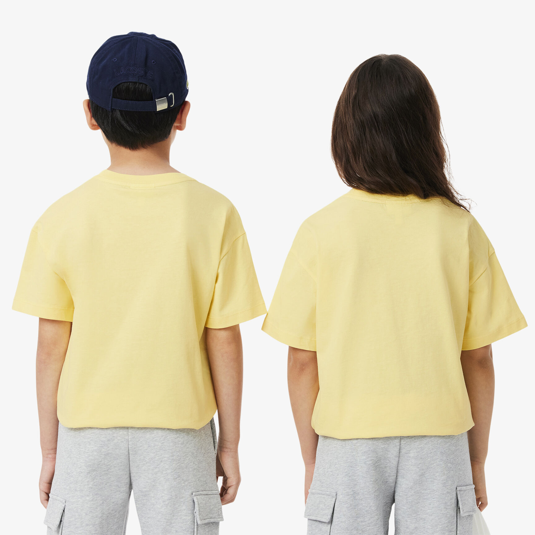 تي شيرت قطني بشارة بلون مغاير