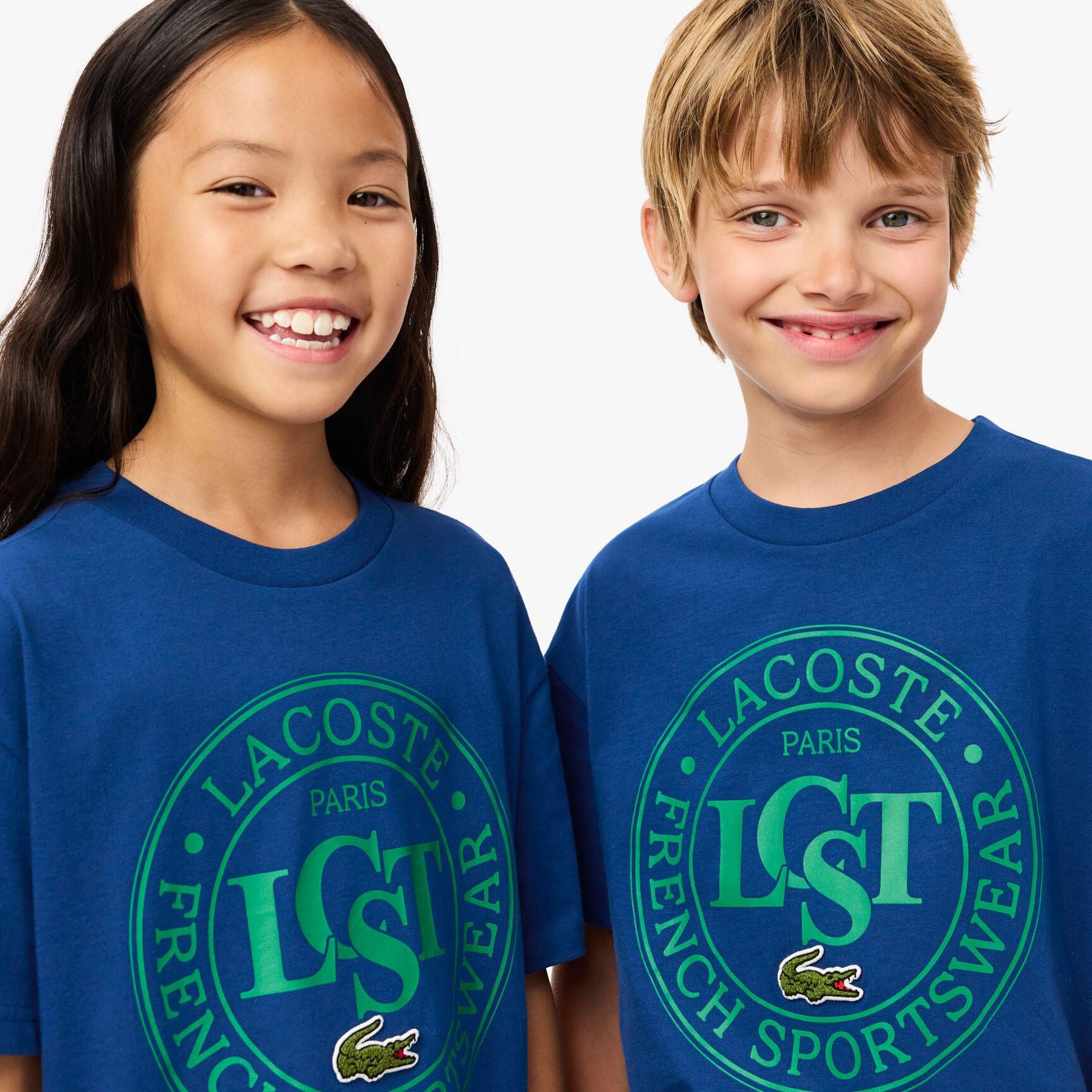 تي شيرت قطني بشارة بلون مغاير