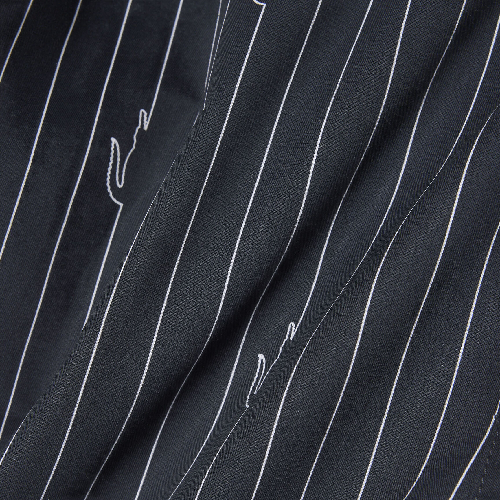 شورت قطني بخطوط مطبوعة بتمساح