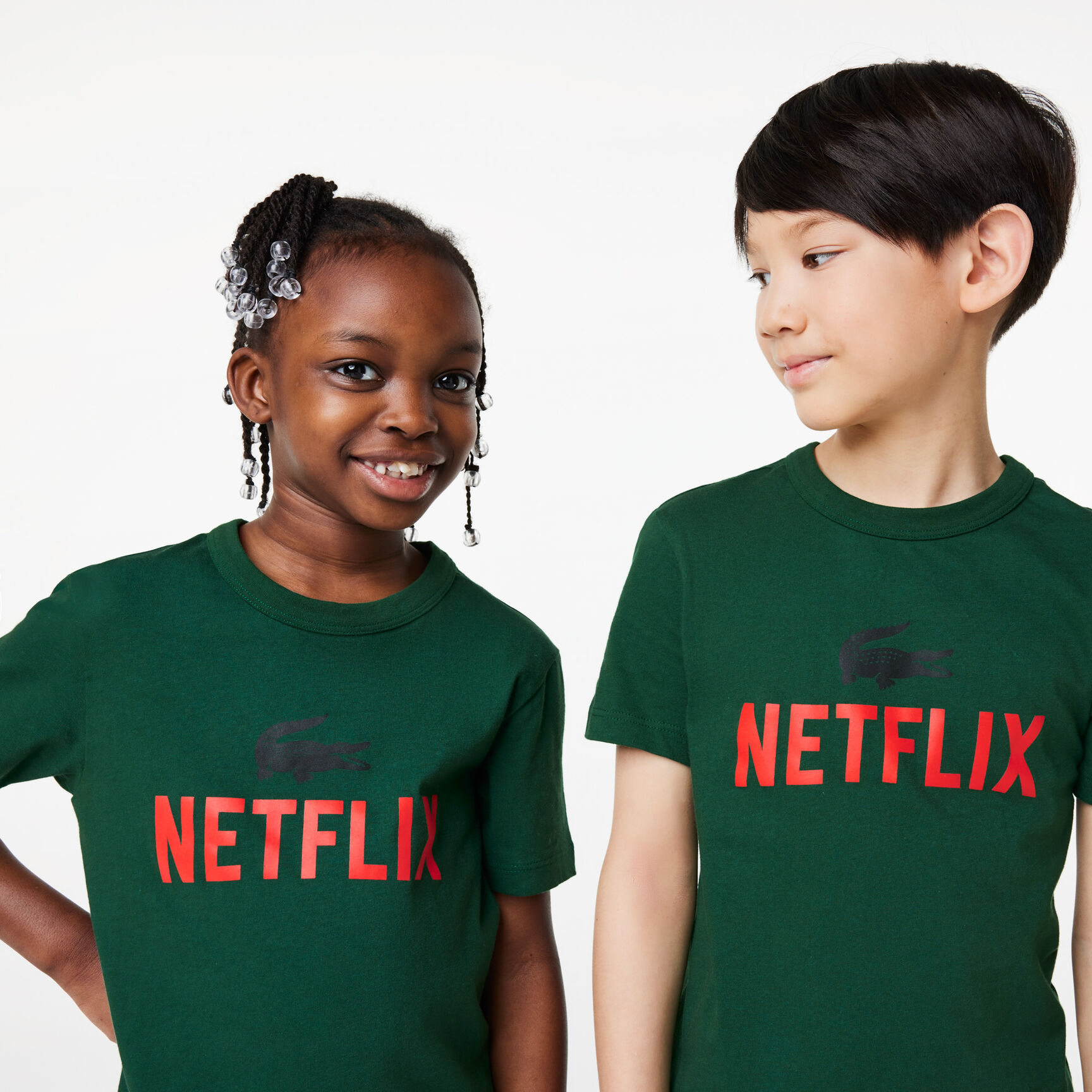 تيشيرت بطبعة قطن عضوي للأطفال مجموعة Lacoste x Netflix تيشيرت بطبعة قطن عضوي للأطفال مجموعة Lacoste x Netflix