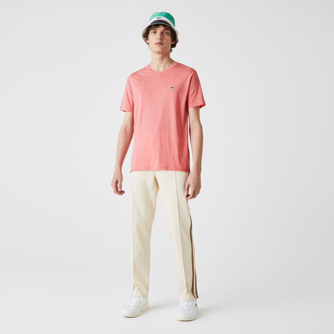 تي شيرت خفيف الوزن من القطن بيما برقبة على شكل حرف V تي شيرت خفيف الوزن من القطن بيما برقبة على شكل حرف V