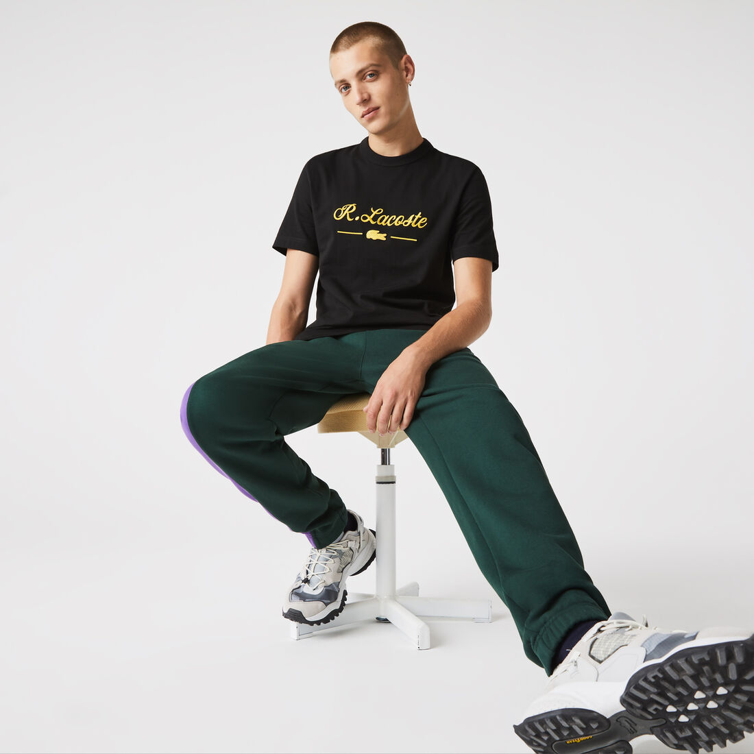 تيشيرت قطني مطرز برقبة دائرية للرجال