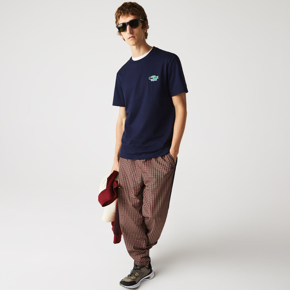 تيشيرت رجالي من القطن العضوي بياقة مستديرة ملونة