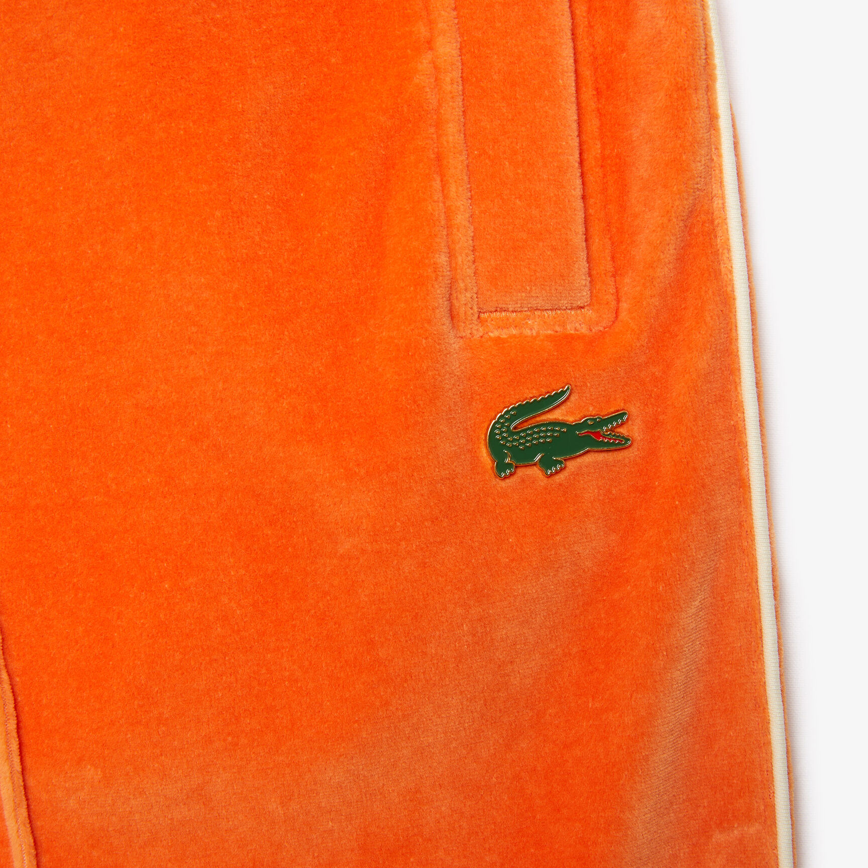 بنطلون رياضي مخمل للجنسين من مجموعة Lacoste L!VE