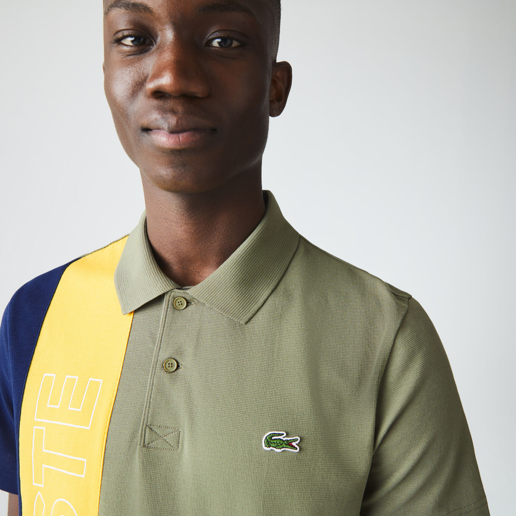 قميص بولو للرجال قصة عادية بكتل لونية من نسيج محبوك فائق الخفة قميص بولو للرجال قصة عادية بكتل لونية من نسيج محبوك فائق الخفة