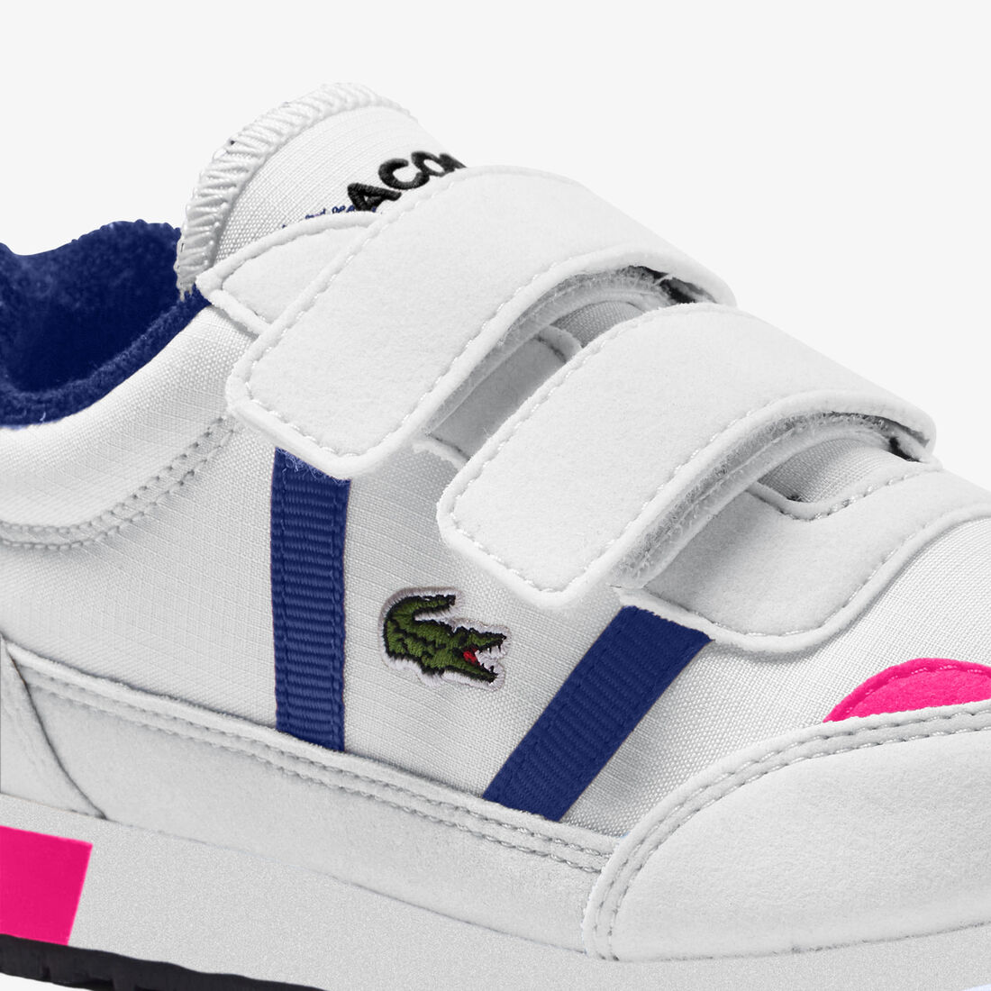 سنيكرز لاكوست بارتنر من خامات صناعية بتفاصيل ملونة للأطفال سنيكرز لاكوست بارتنر من خامات صناعية بتفاصيل ملونة للأطفال