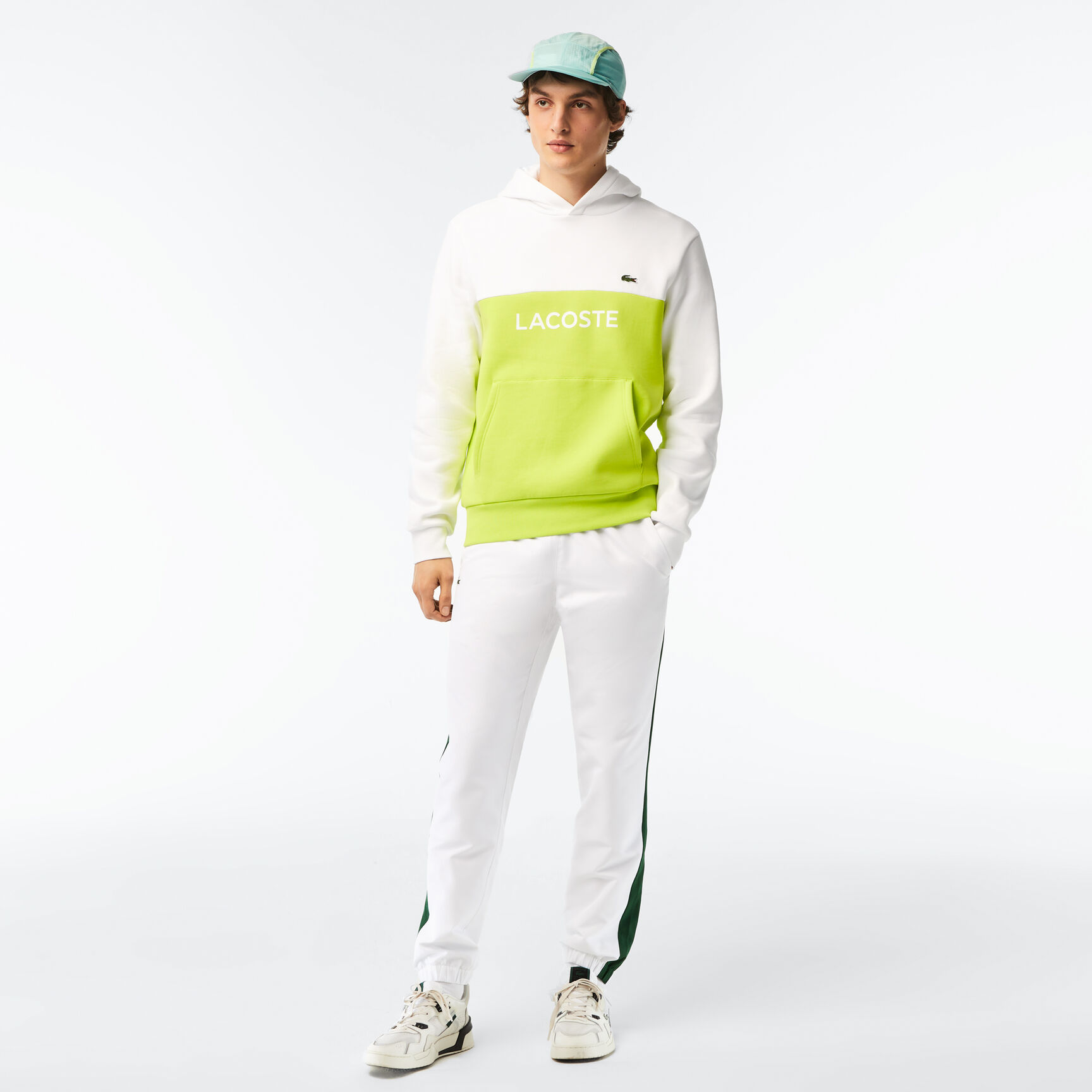 هودي بقصة كلاسيكية وتصميم مقسم بألوان وشعار الماركة للرجال هودي بقصة كلاسيكية وتصميم مقسم بألوان وشعار الماركة للرجال