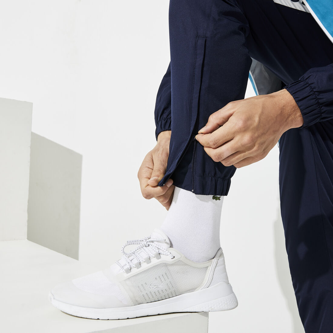 بذلة رياضية خفيفة بألوان متعددة للرجال من مجموعة Lacoste SPORT بذلة رياضية خفيفة بألوان متعددة للرجال من مجموعة Lacoste SPORT