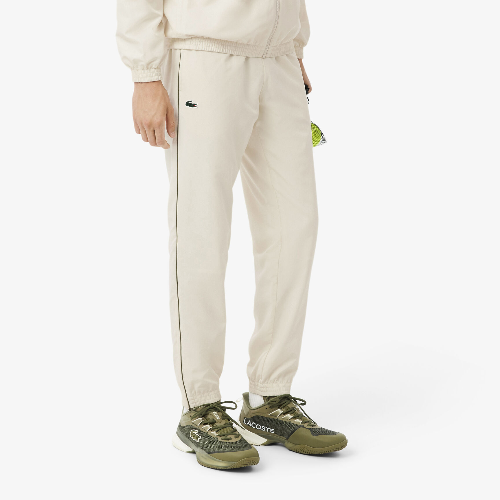 بدلة رياضية للتنس بخطوط الشعار