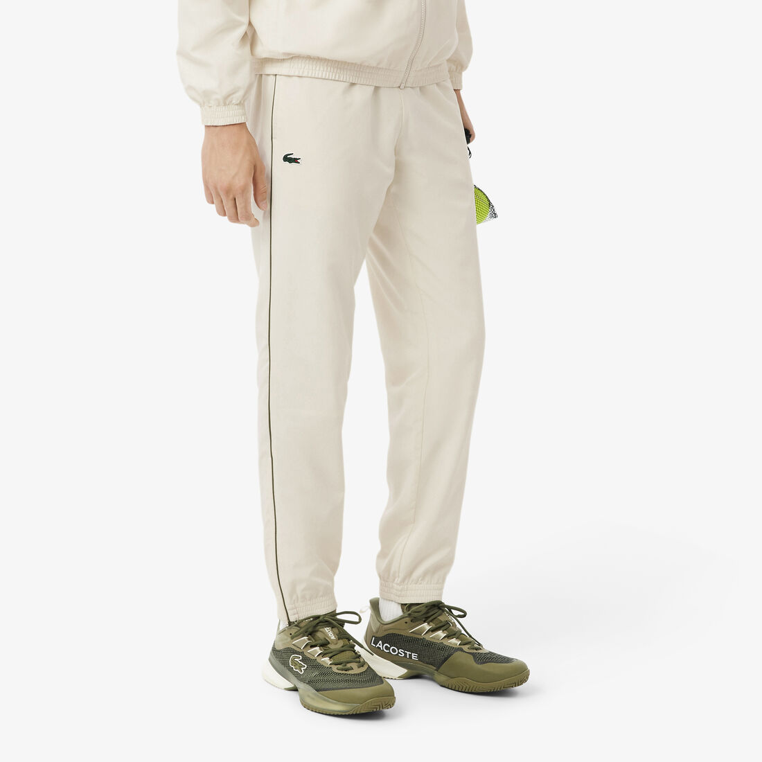 بدلة رياضية للتنس بخطوط الشعار بدلة رياضية للتنس بخطوط الشعار