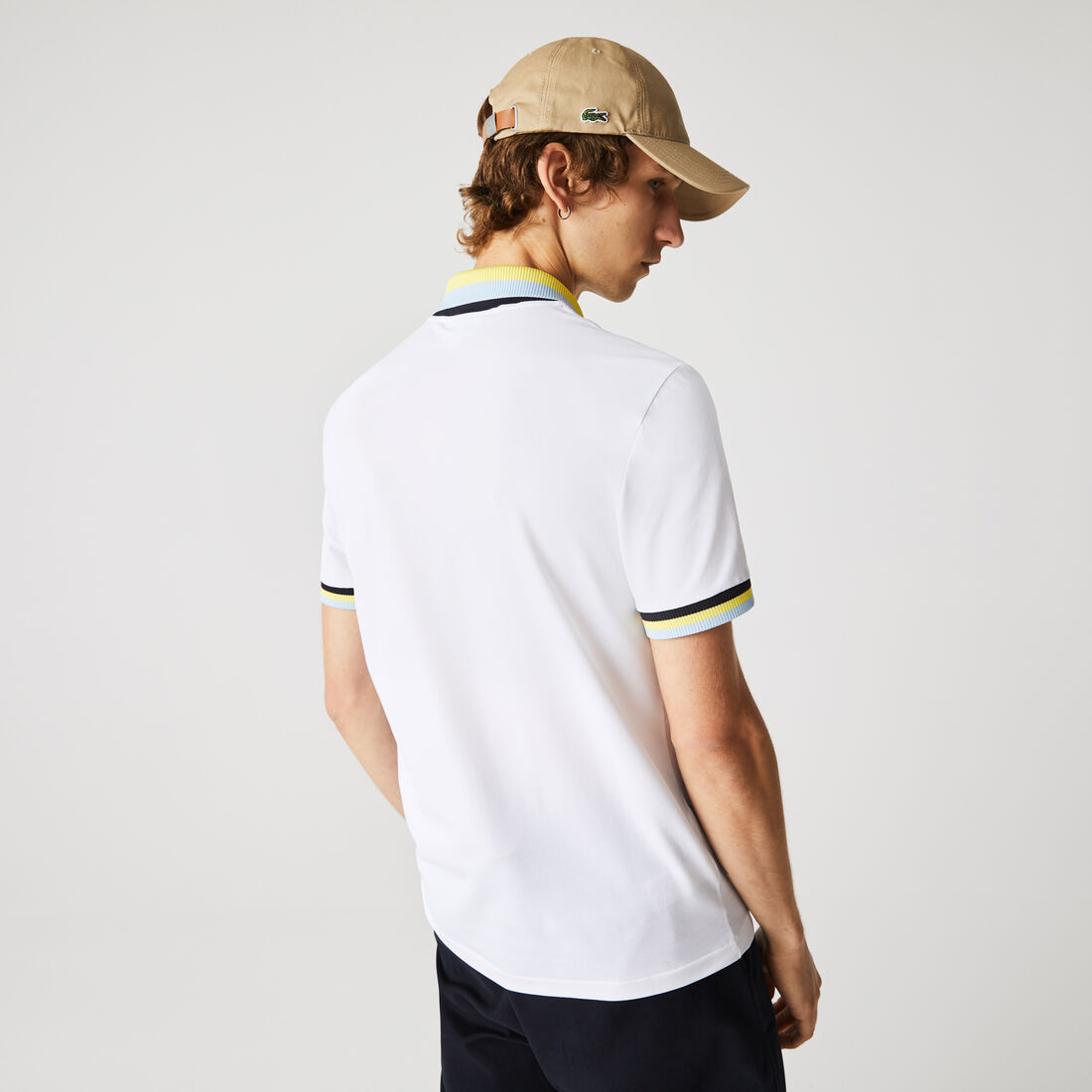 بولو بيكيه الخفيف القابل للتهوية من Lacoste للرجال بولو بيكيه الخفيف القابل للتهوية من Lacoste للرجال
