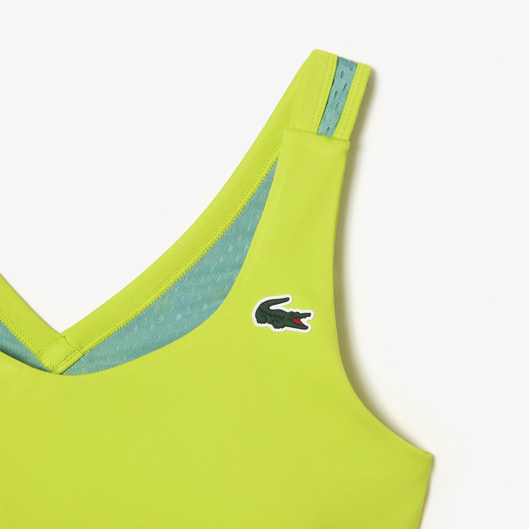 حمالة صدر رياضية بوليستر معاد تدويره سريع الجفاف للنساء مجموعة Lacoste Sport لاكوست حمالة صدر رياضية بوليستر معاد تدويره سريع الجفاف للنساء مجموعة lacoste sport