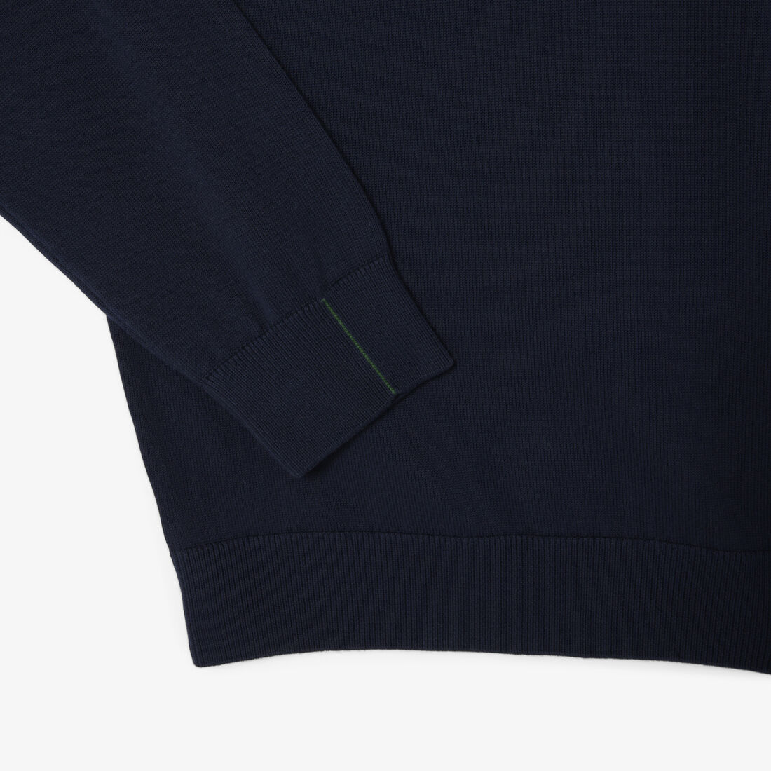 سترة قطنية أحادية اللون بفتحة رقبة على شكل حرف V سترة قطنية أحادية اللون بفتحة رقبة على شكل حرف V