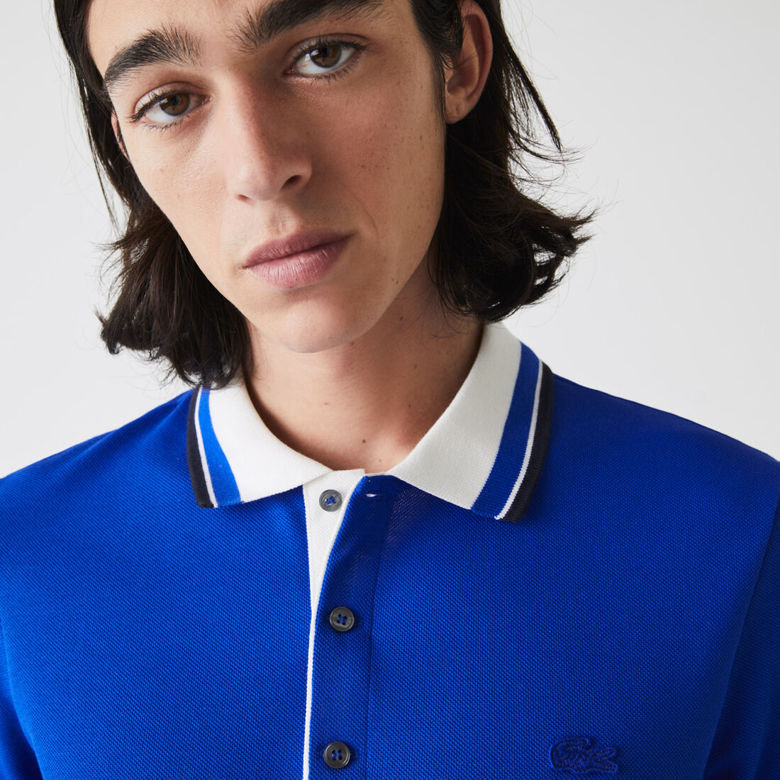 قميص بولو من بيكيه القطن للرجال بياقة مقلمة وقصة ضيقة قميص بولو من بيكيه القطن للرجال بياقة مقلمة وقصة ضيقة