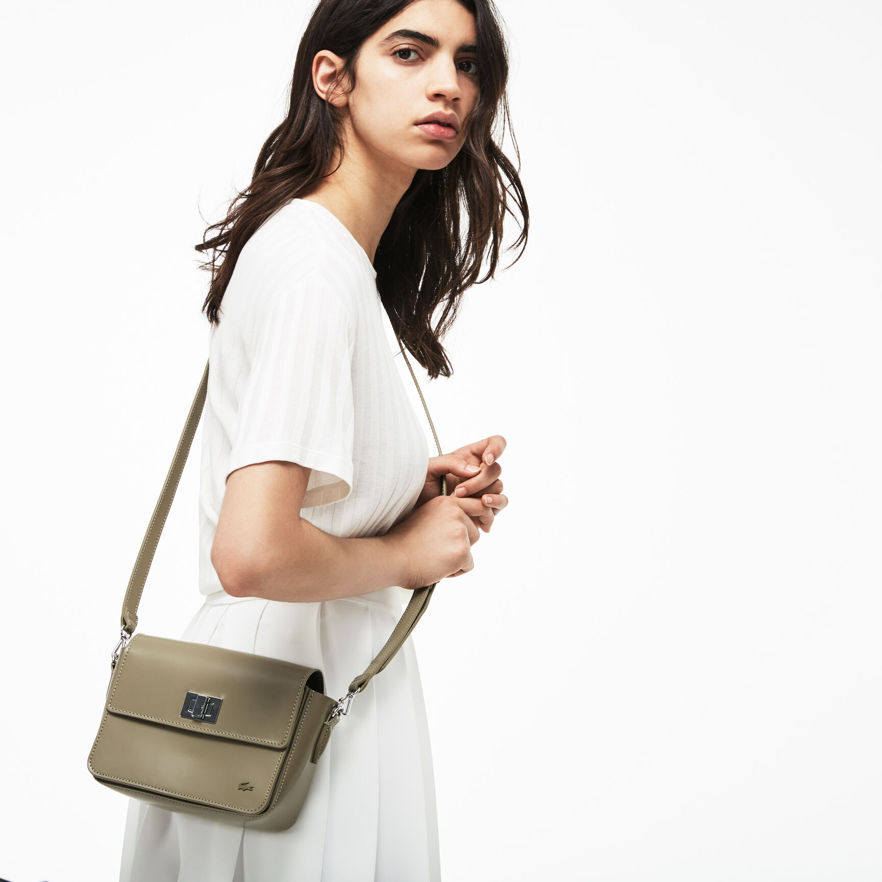 حقيبة نسائية من جلد لامع حقيبة نسائية من جلد لامع