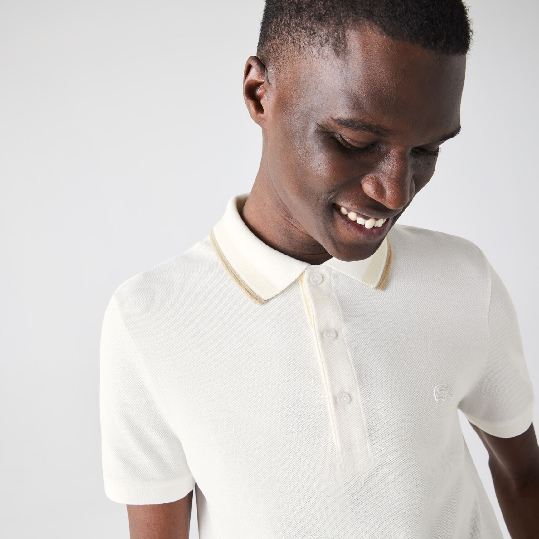 قميص بولو من بيكيه القطن للرجال بياقة مقلمة وقصة ضيقة