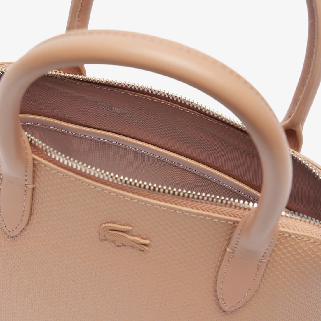 حقيبة شانتاكو بوغاتي صغيرة من جلد بيكيه حقيبة شانتاكو بوغاتي صغيرة من جلد بيكيه