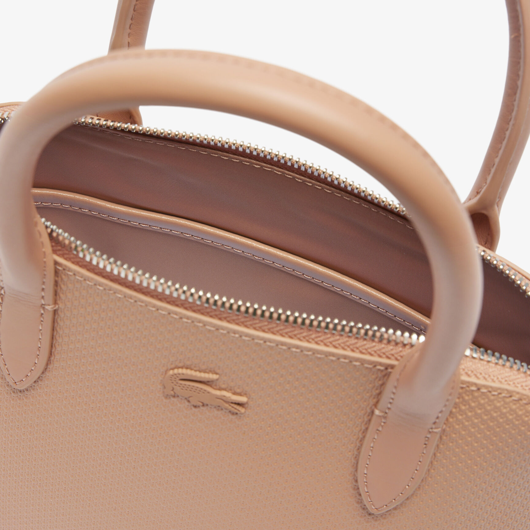 حقيبة شانتاكو بوغاتي صغيرة من جلد بيكيه حقيبة شانتاكو بوغاتي صغيرة من جلد بيكيه