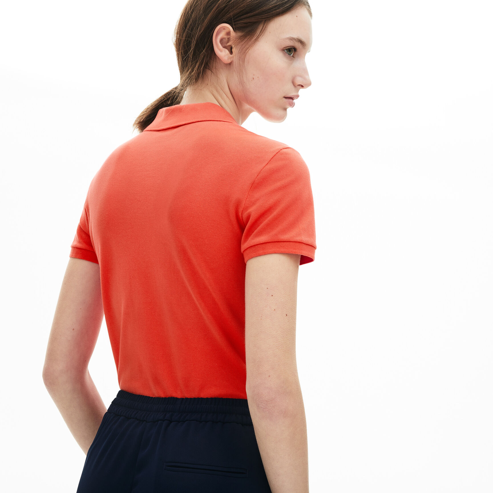 تيشيرت بولو L.12.D بقصة ضيقة من قماش بيتي بيكيه المطاطي تيشيرت بولو L.12.D بقصة ضيقة من قماش بيتي بيكيه المطاطي