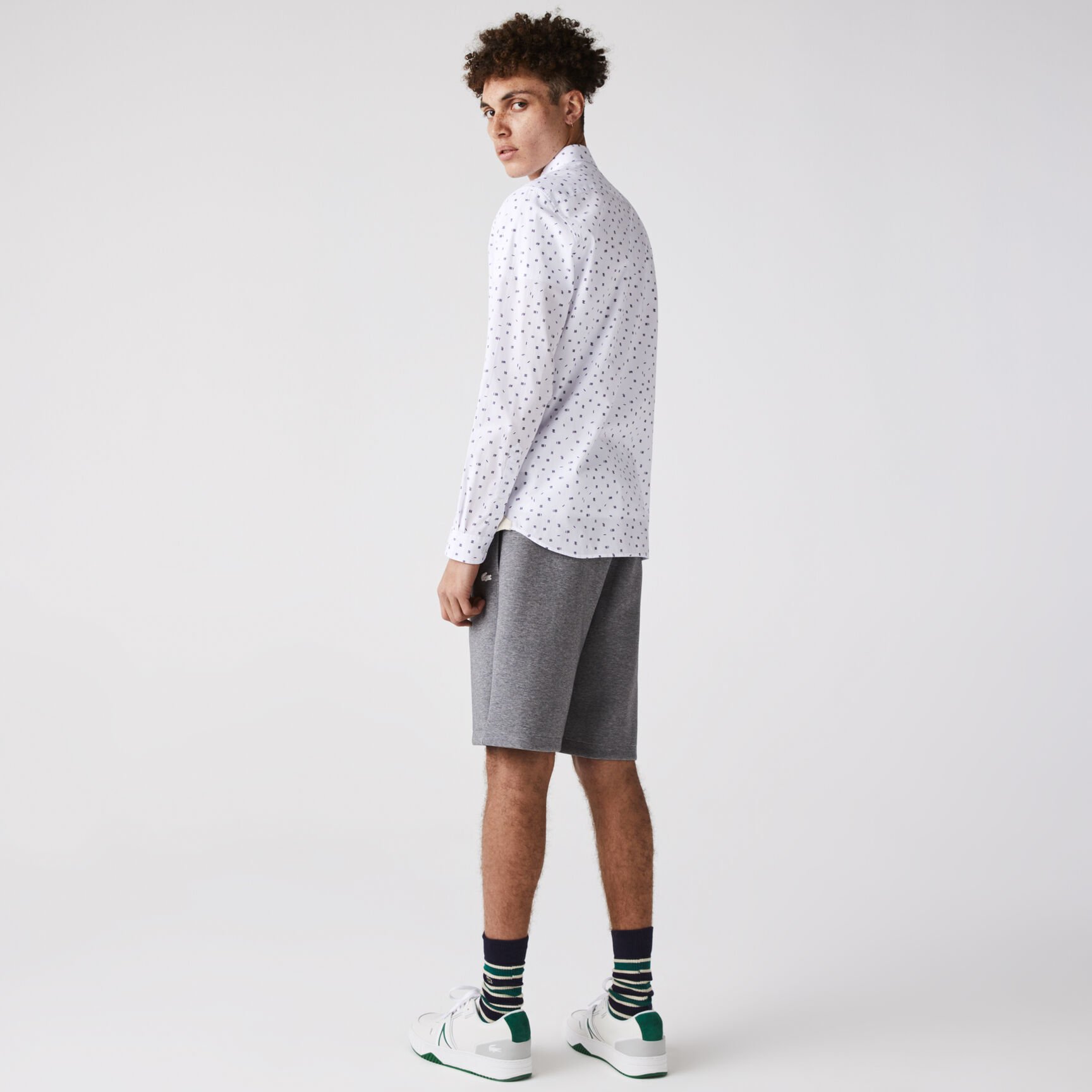 قميص رجالي بقصة ضيقة من قماش البوبلين القطني المزخرف قميص رجالي بقصة ضيقة من قماش البوبلين القطني المزخرف